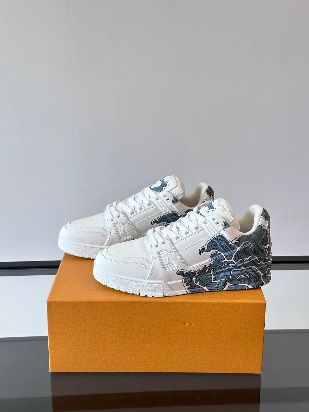 Women's Sneakers LOUIS VUITTON 18321751