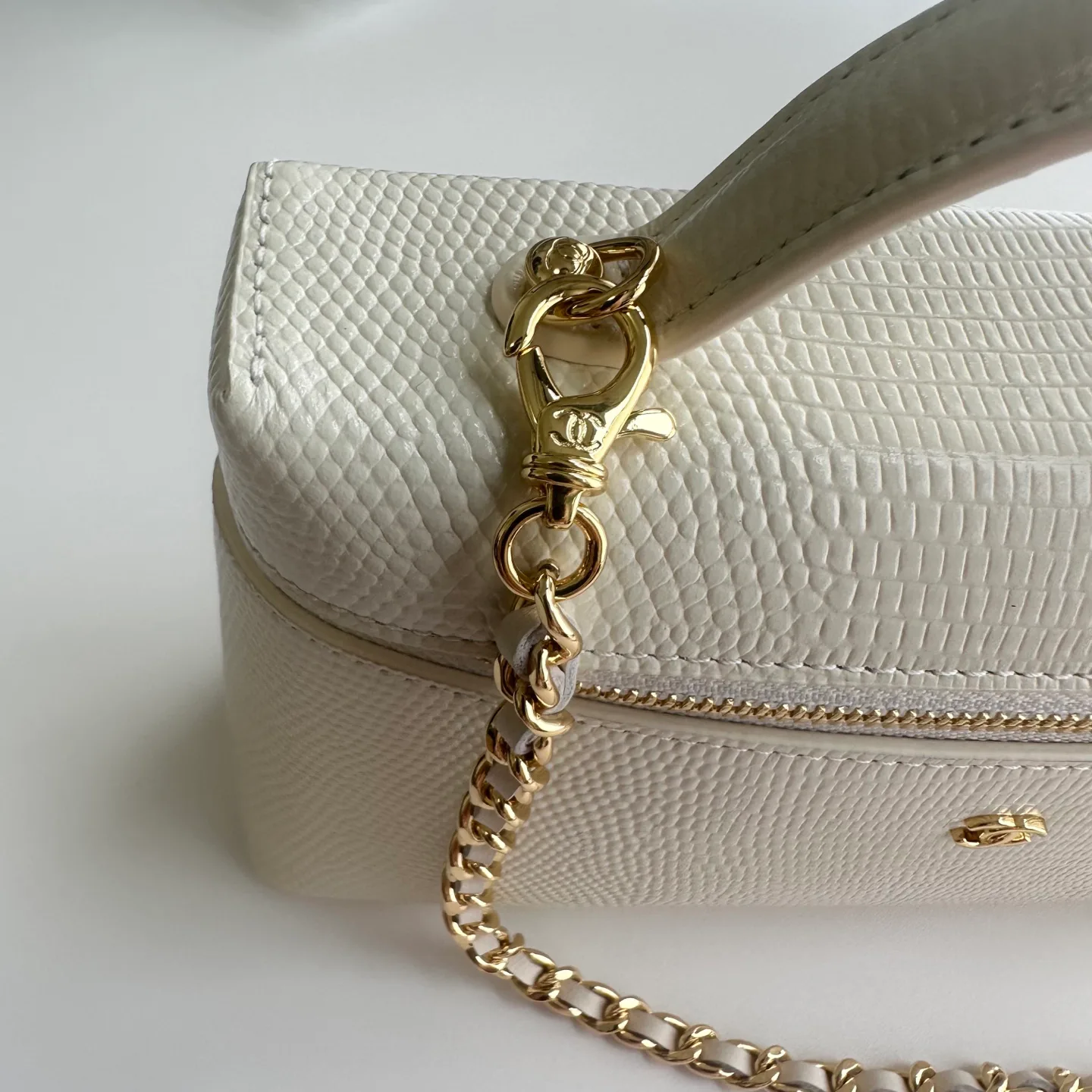 Women's Classic Handbags CHANEL 17364546