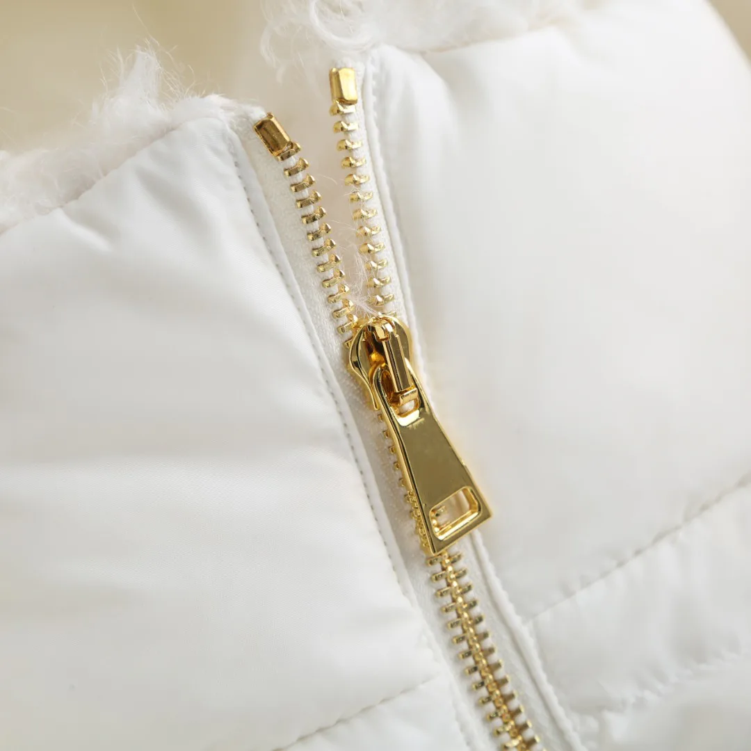 Women's Jackets And Down Jackets MONCLER 17883640
