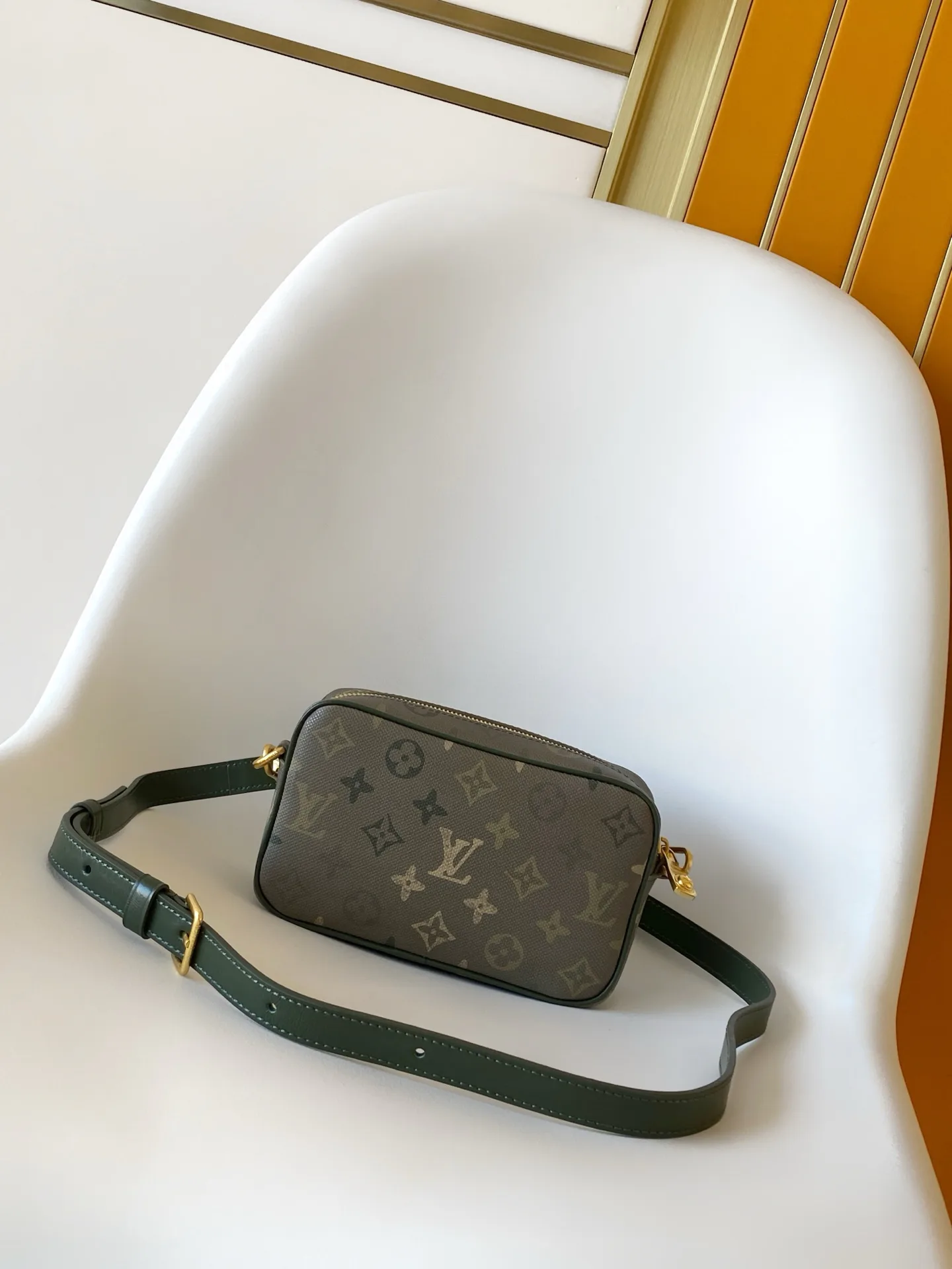 Women's Shoulder Bags LOUIS VUITTON 17949178