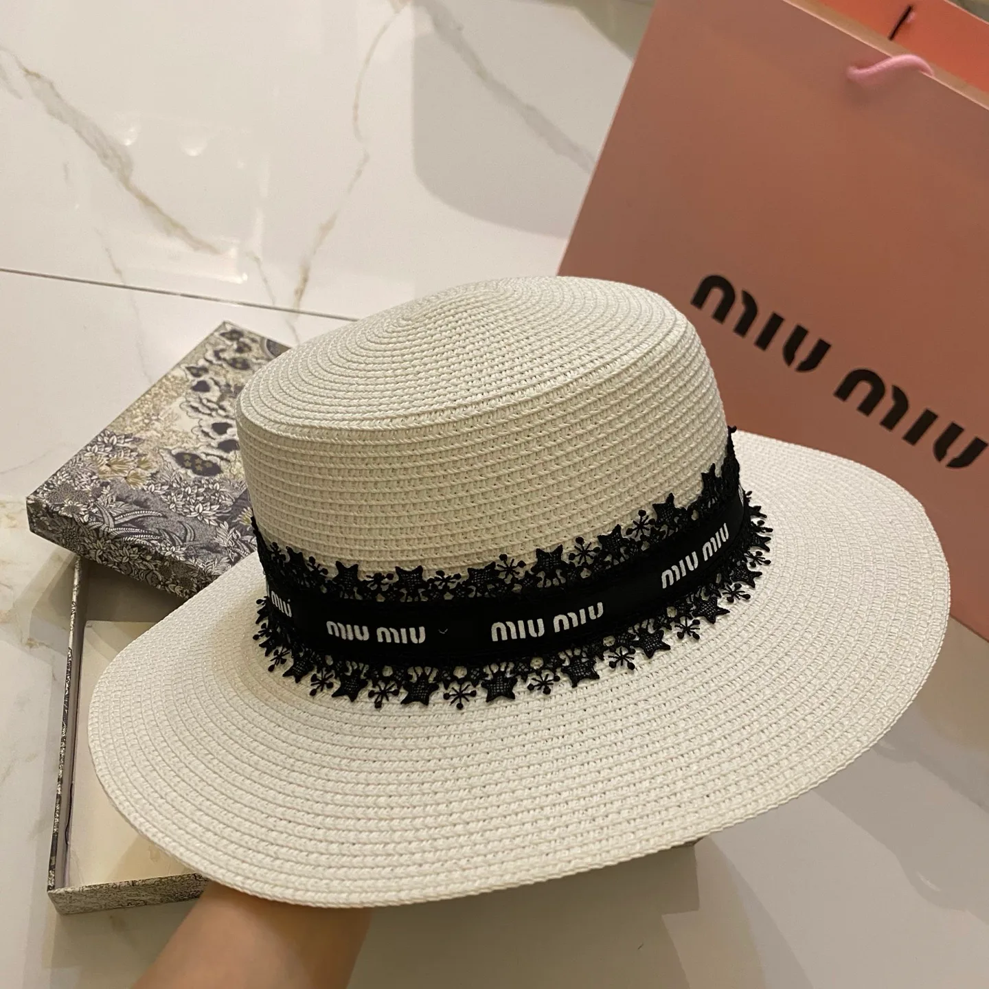 Hats MIU MIU 17498288