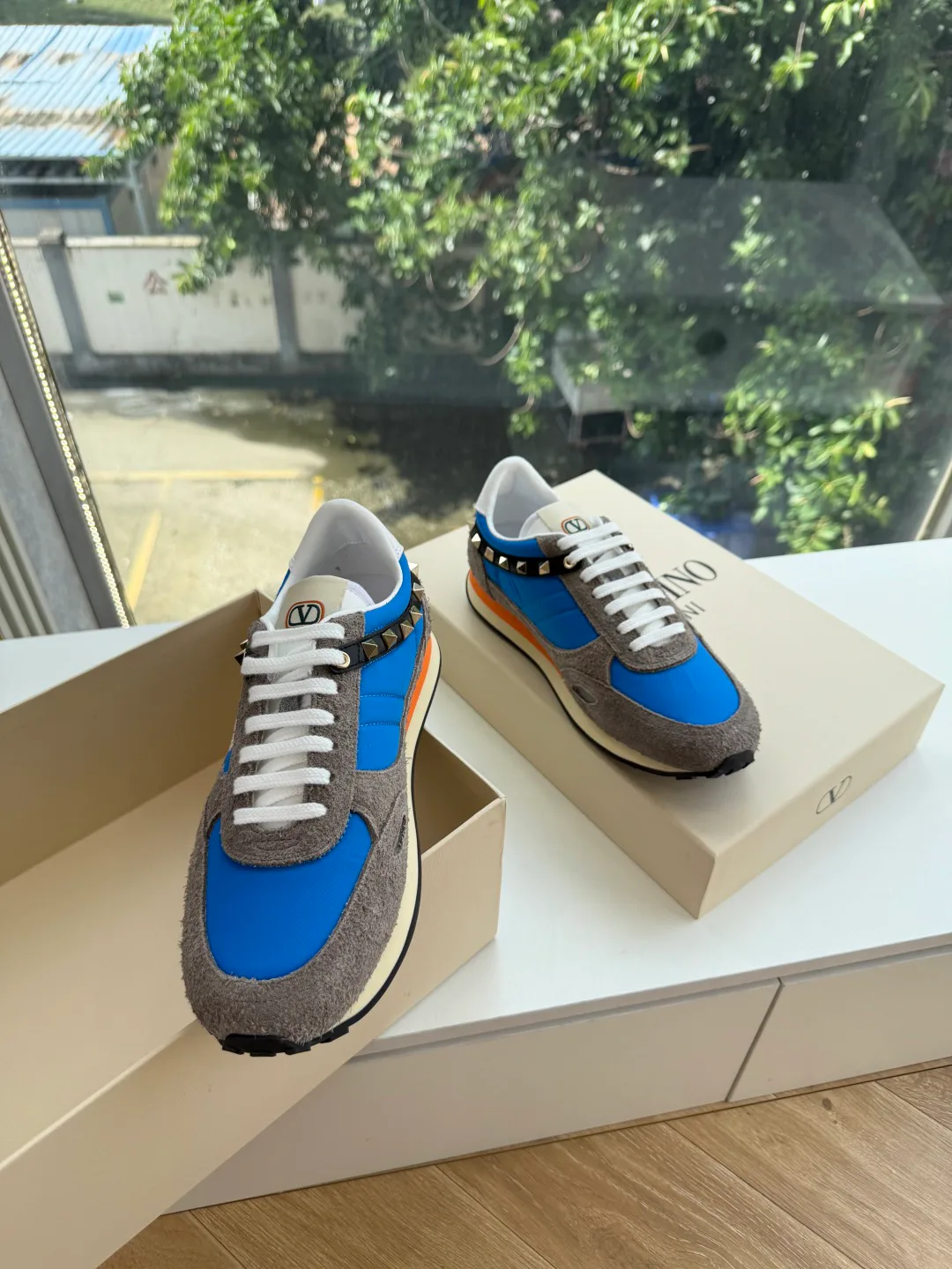 Women's Sneakers VALENTINO 18053442