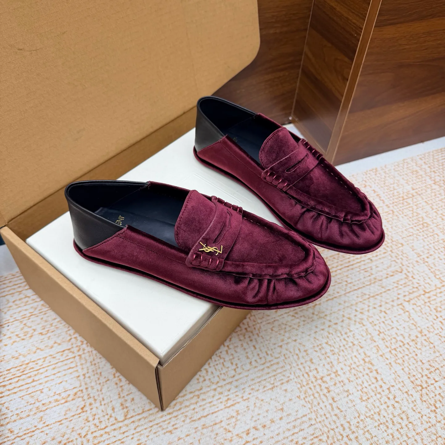 Women's Loafers And Moccasins SAINT LAURENT 18104190