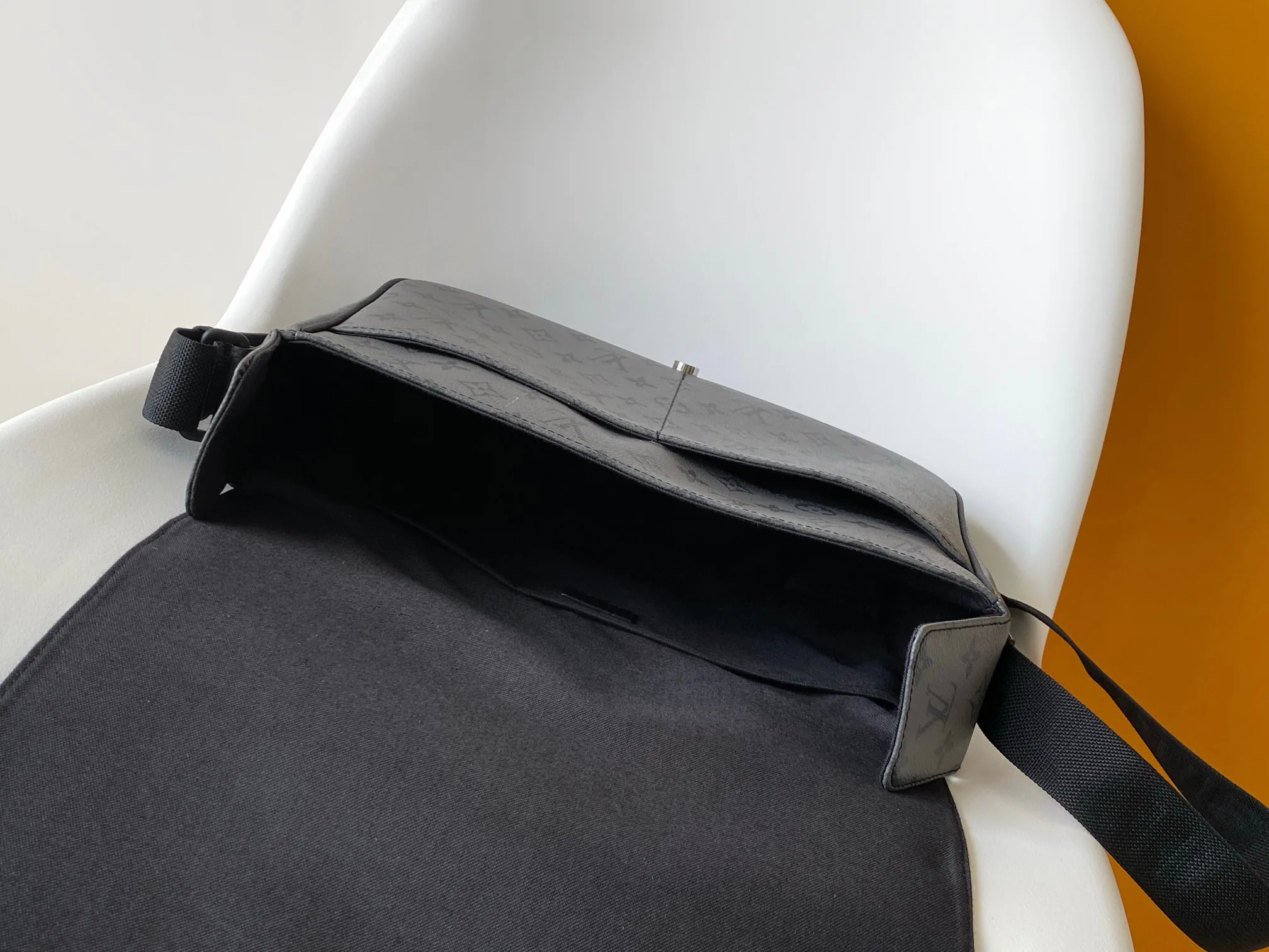Women's Shoulder Bags LOUIS VUITTON 17949153