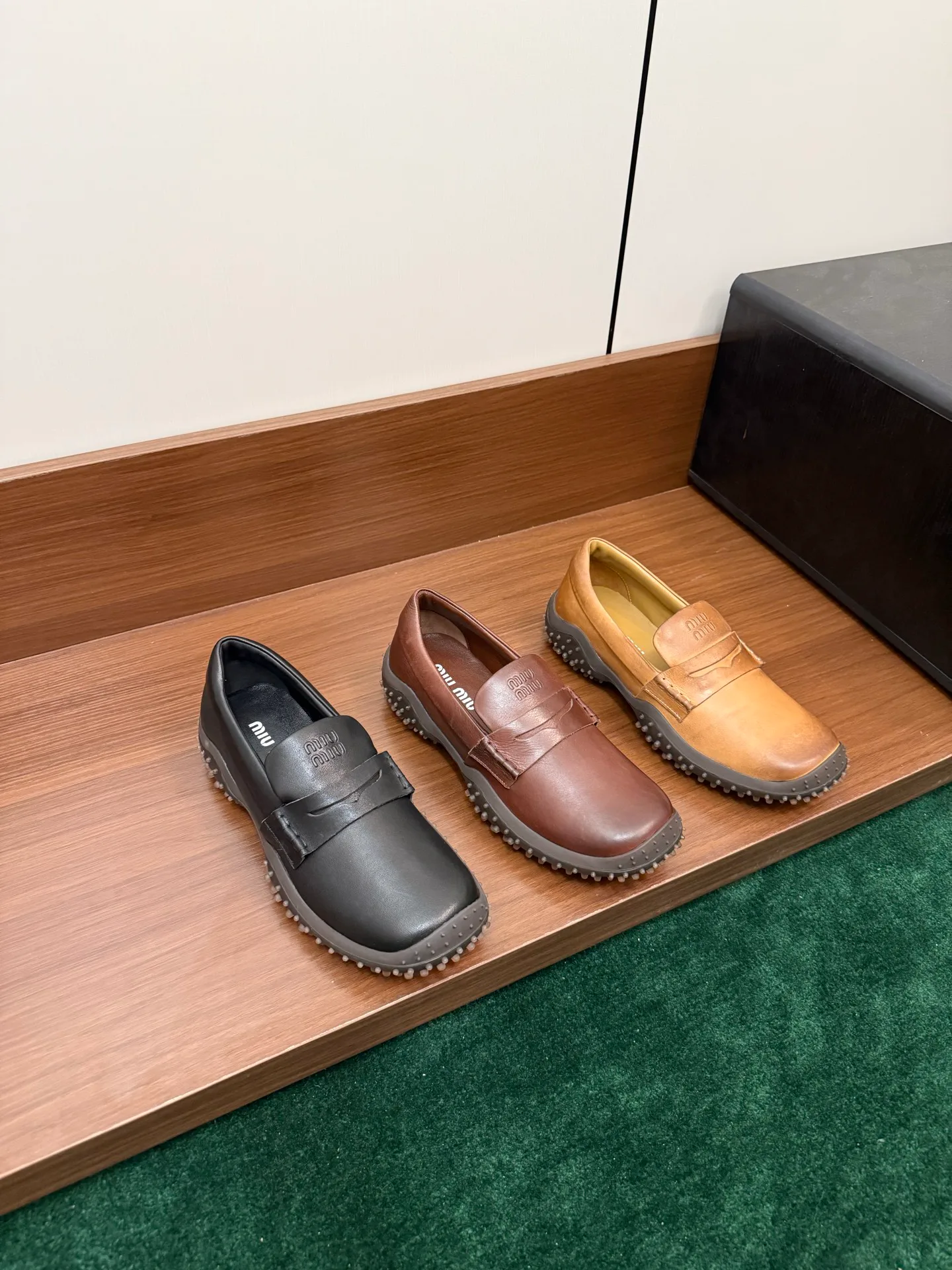 Women's Loafers And Moccasins MIU MIU 18042064