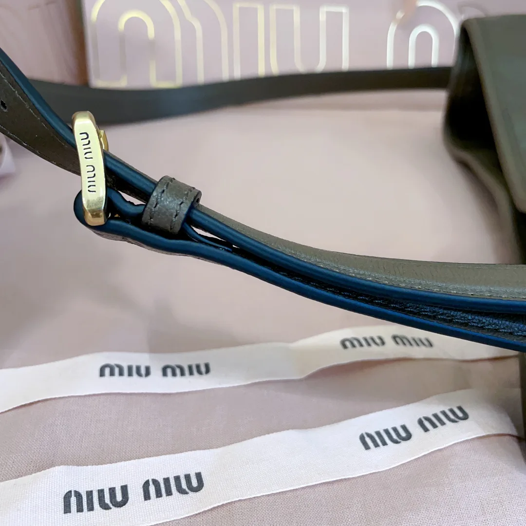 Классические Сумки Женские Miu Miu 18602511