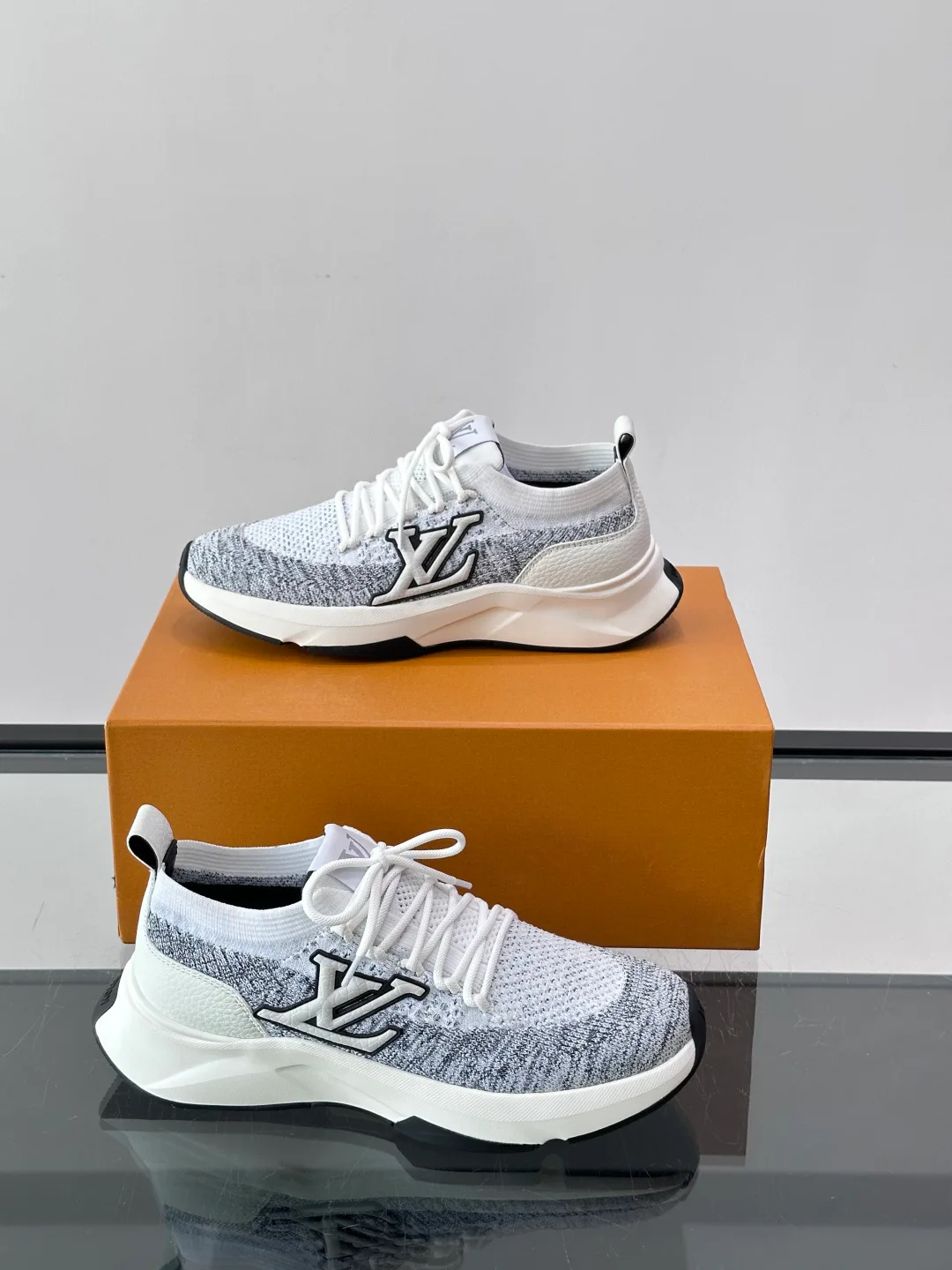 Men's Sneakers LOUIS VUITTON 18102387