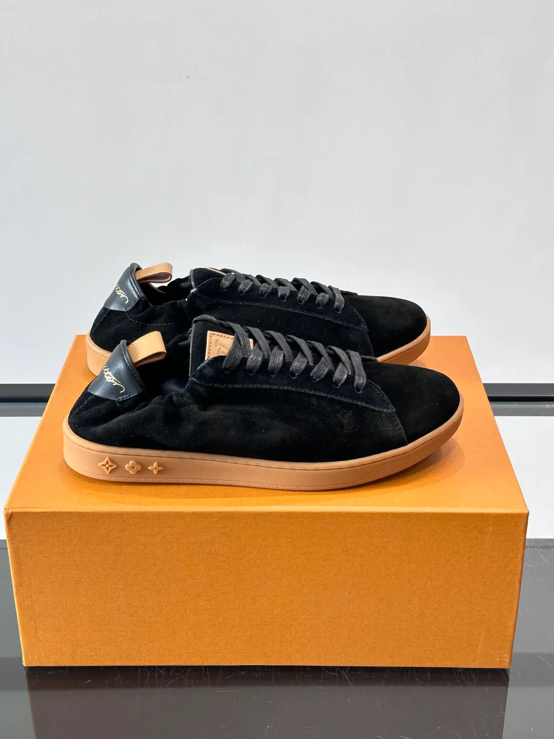Men's Sneakers LOUIS VUITTON 18263700