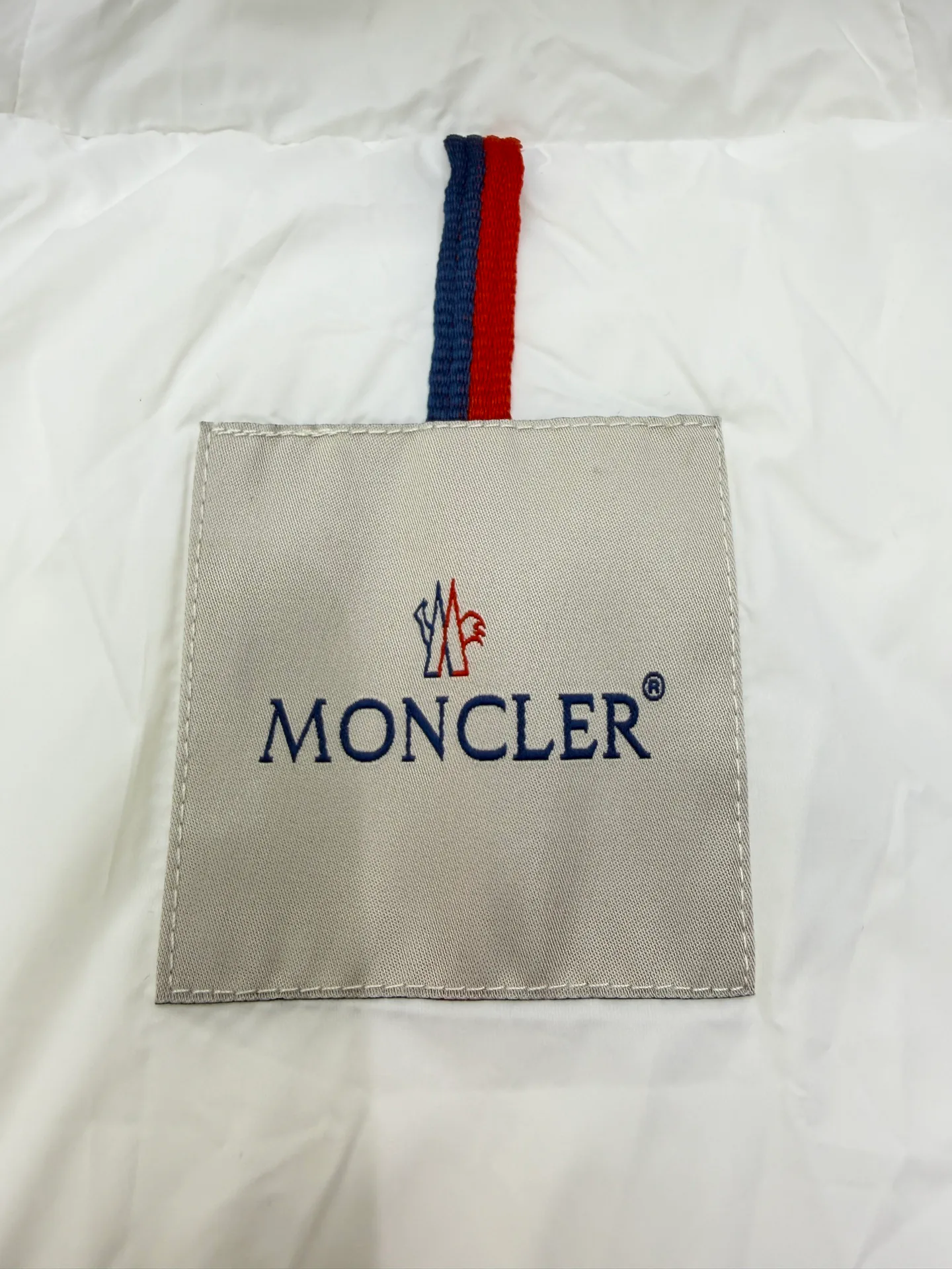Women's Jackets And Down Jackets MONCLER 18111721