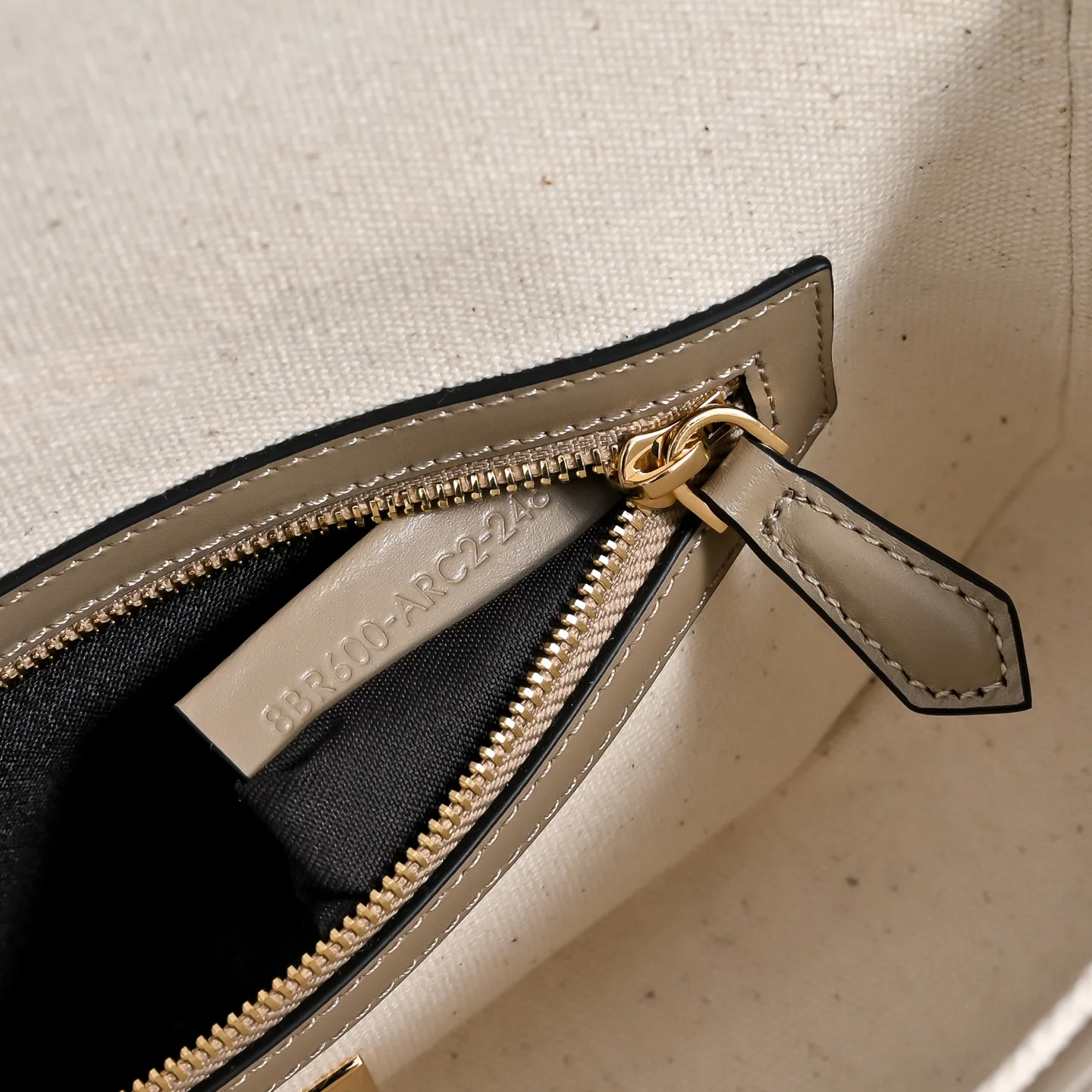 Women's Classic Handbags FENDI 18004261