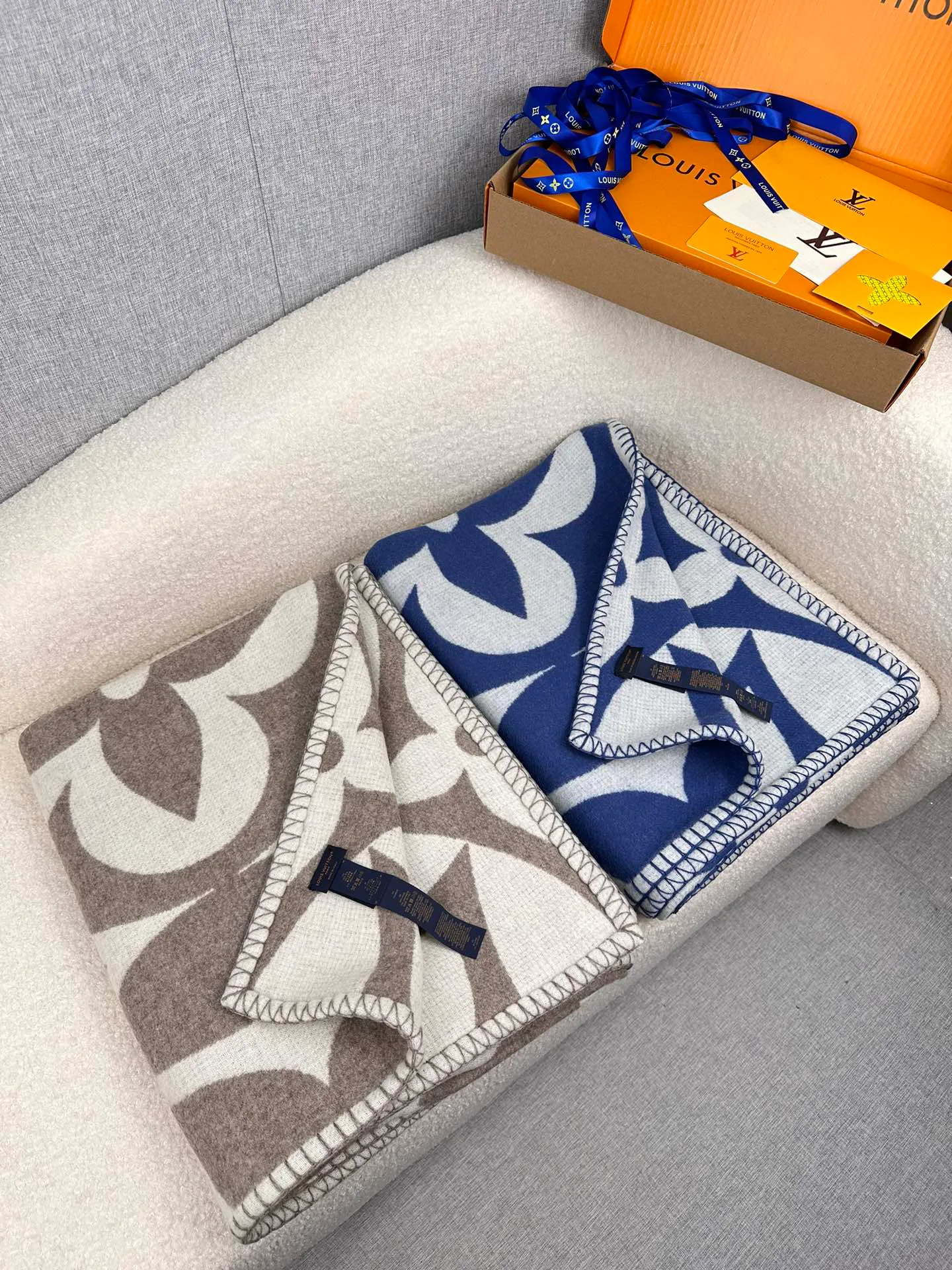 Textiles LOUIS VUITTON 18002658