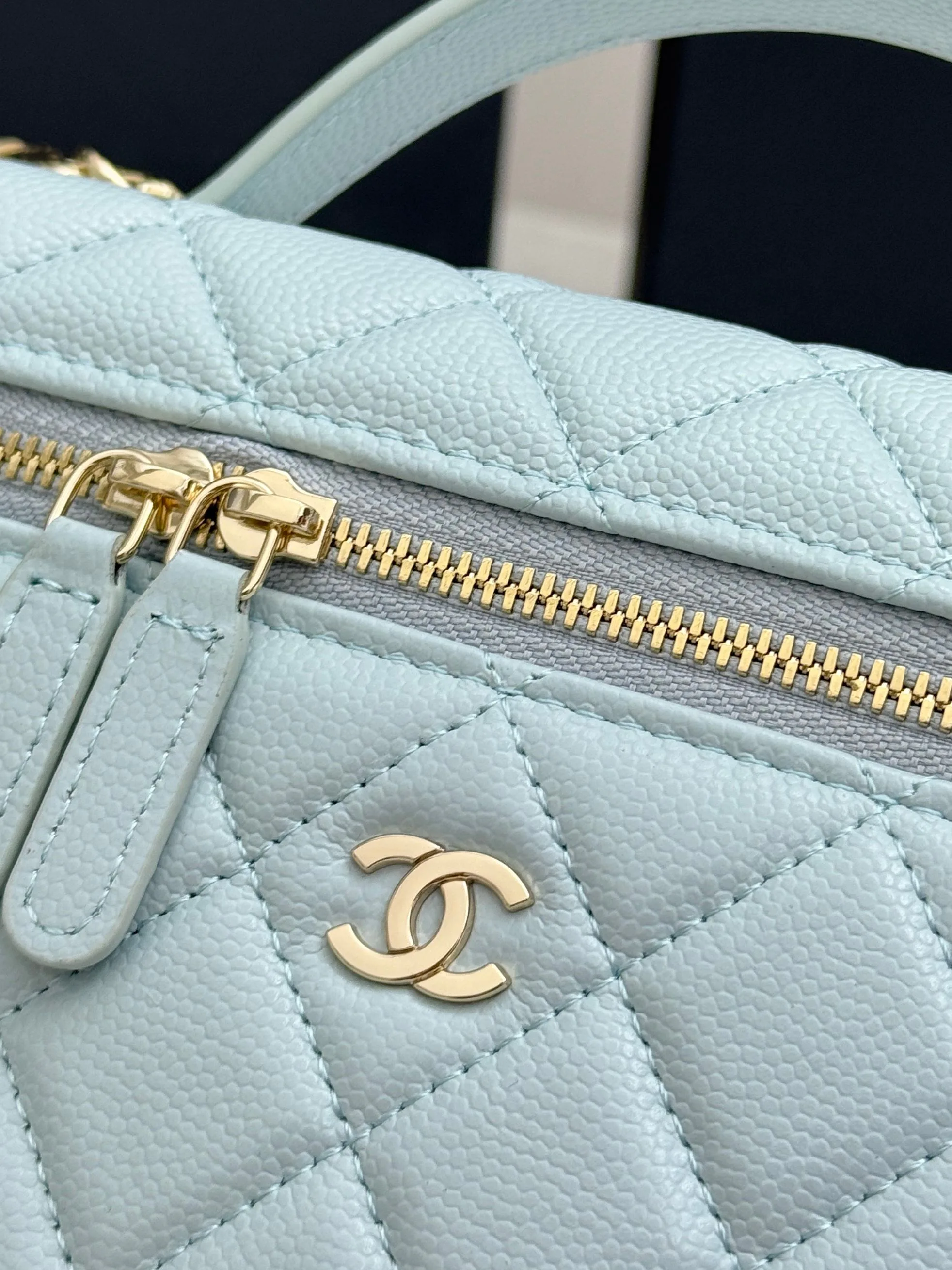 Women's Classic Handbags CHANEL 17949115