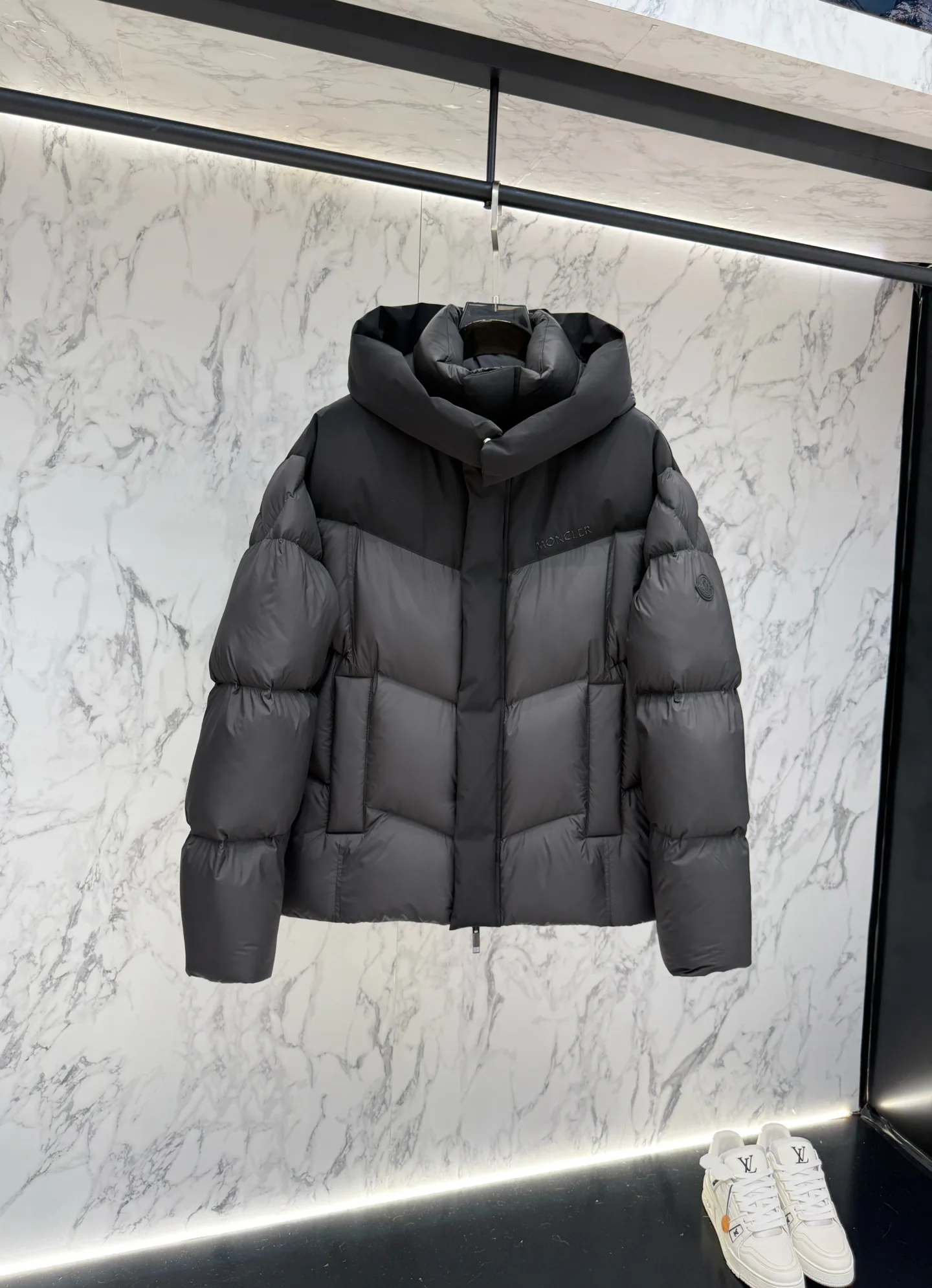 Men's Jackets And Down Jackets MONCLER 17886136