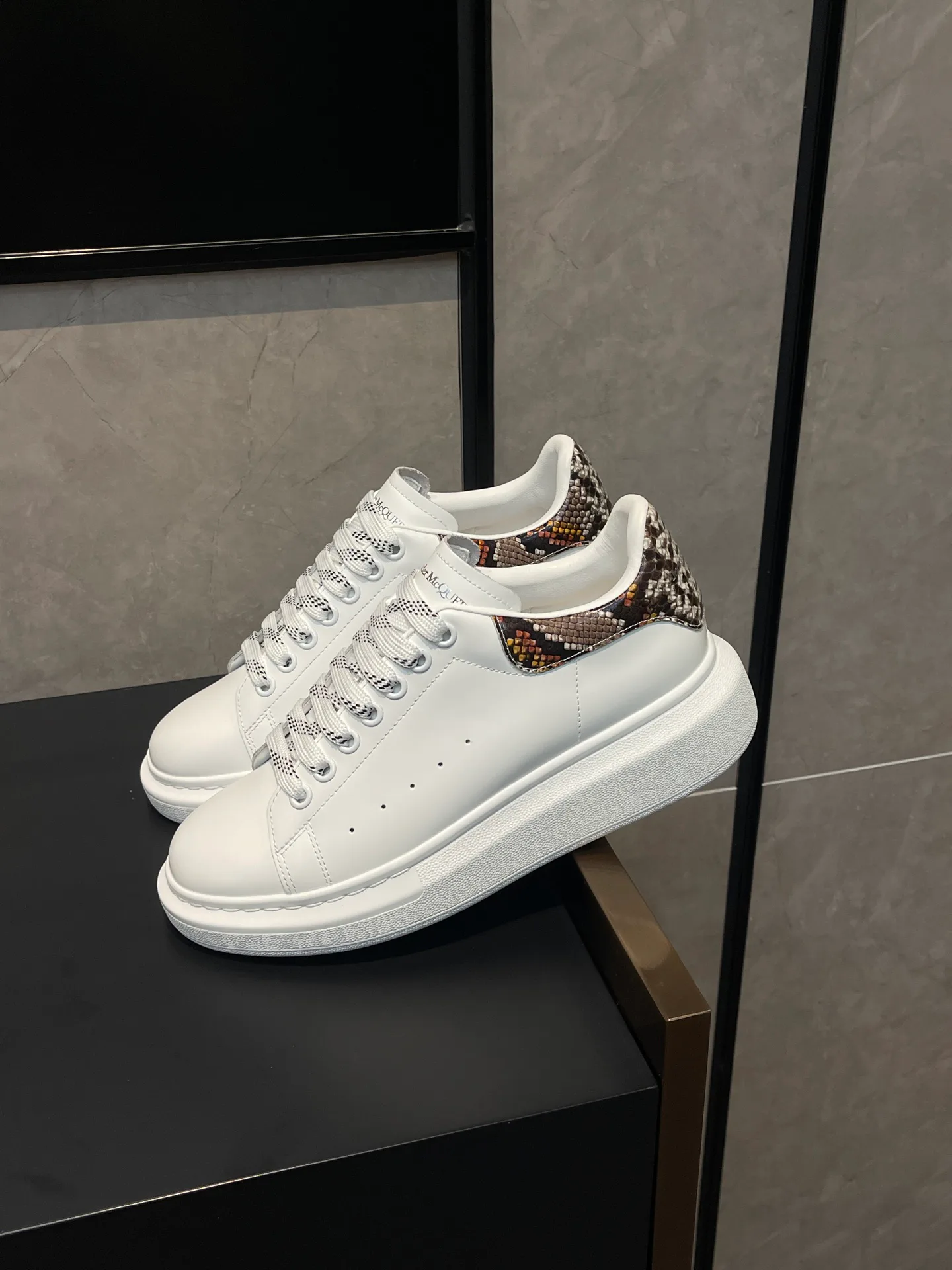 Women's Sneakers ALEXANDER MCQUEEN 17827937