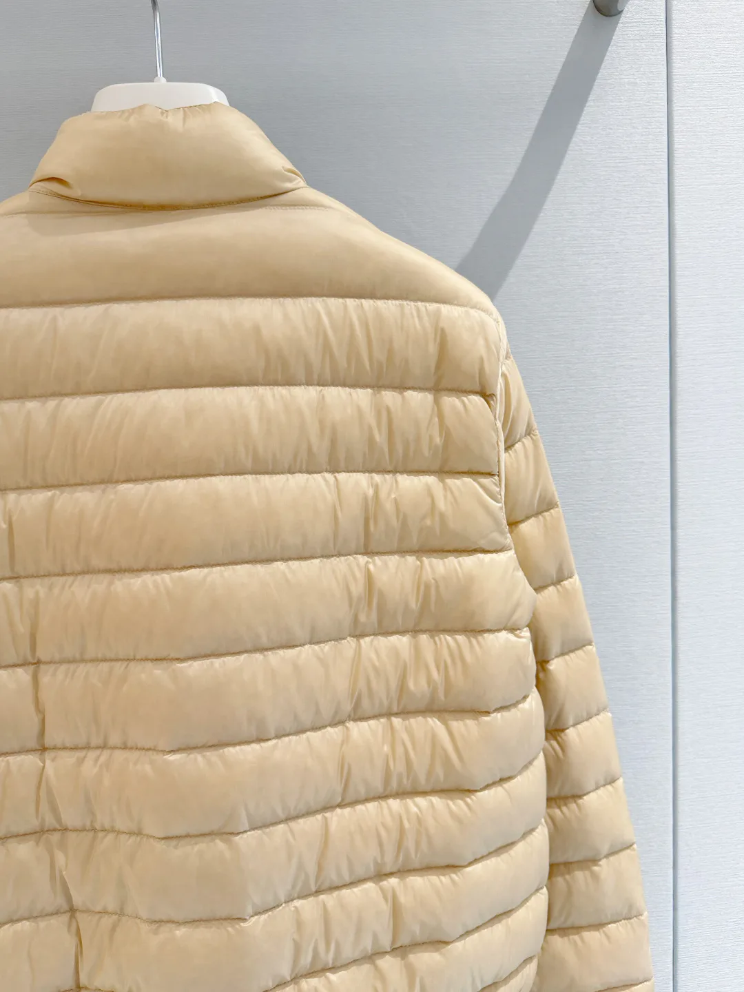 Women's Jackets And Down Jackets MONCLER 18049847