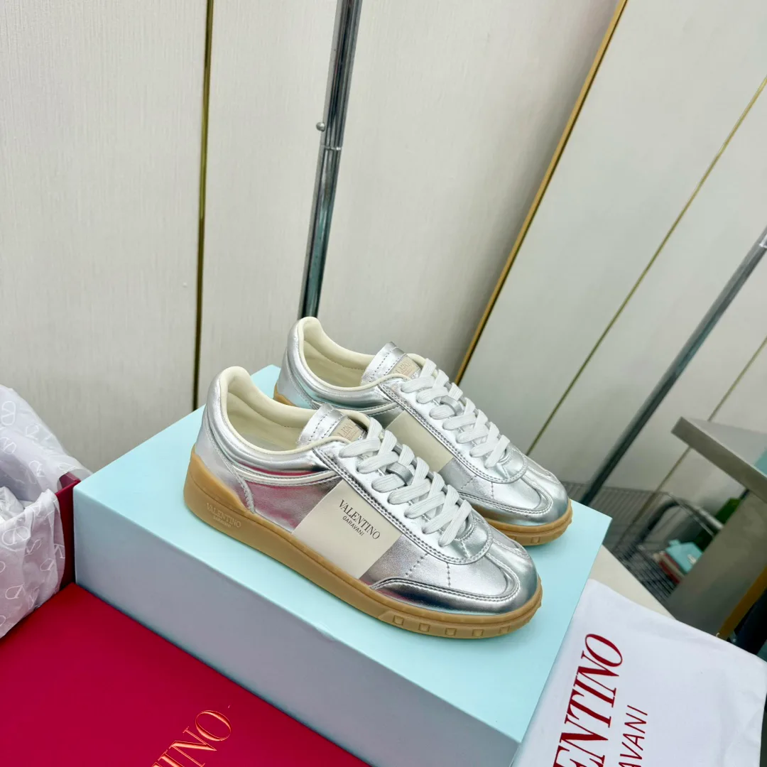 Women's Sneakers VALENTINO 17955028