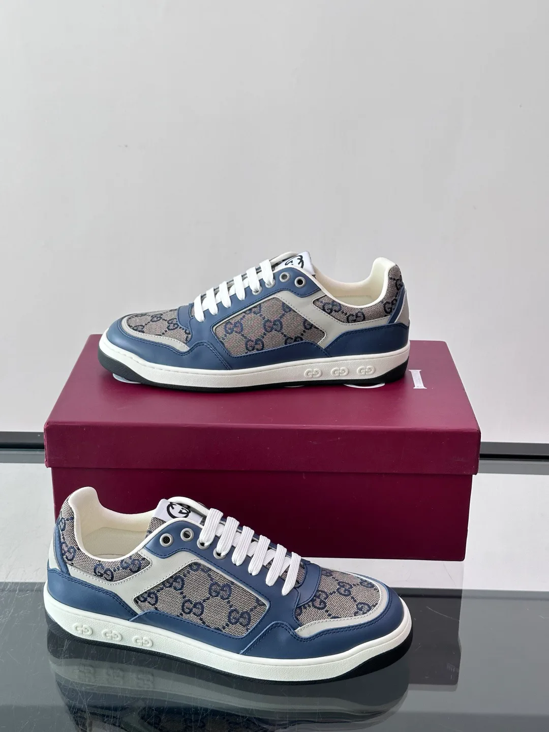 Women's Sneakers GUCCI 18102696