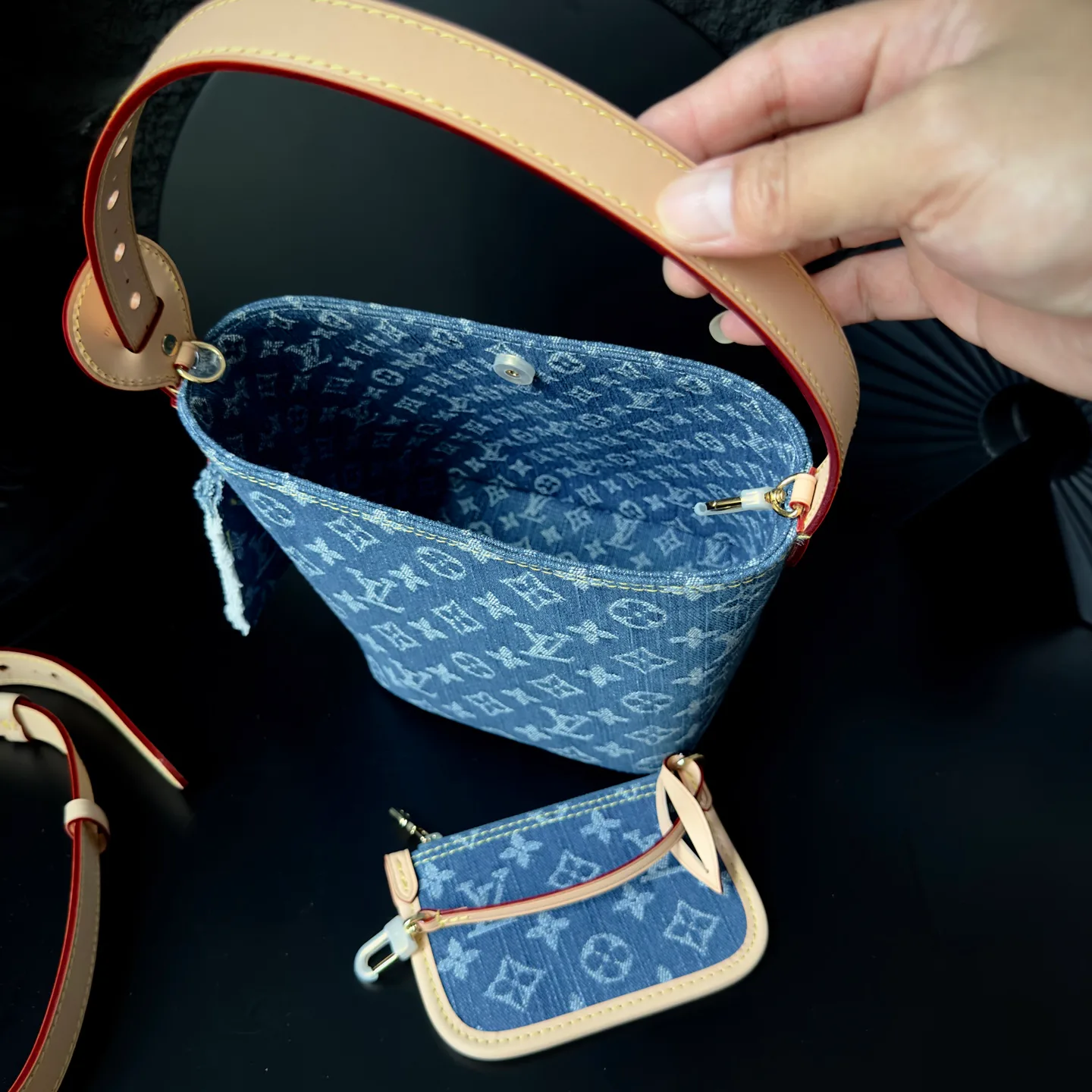 Women's Classic Handbags LOUIS VUITTON 16830635