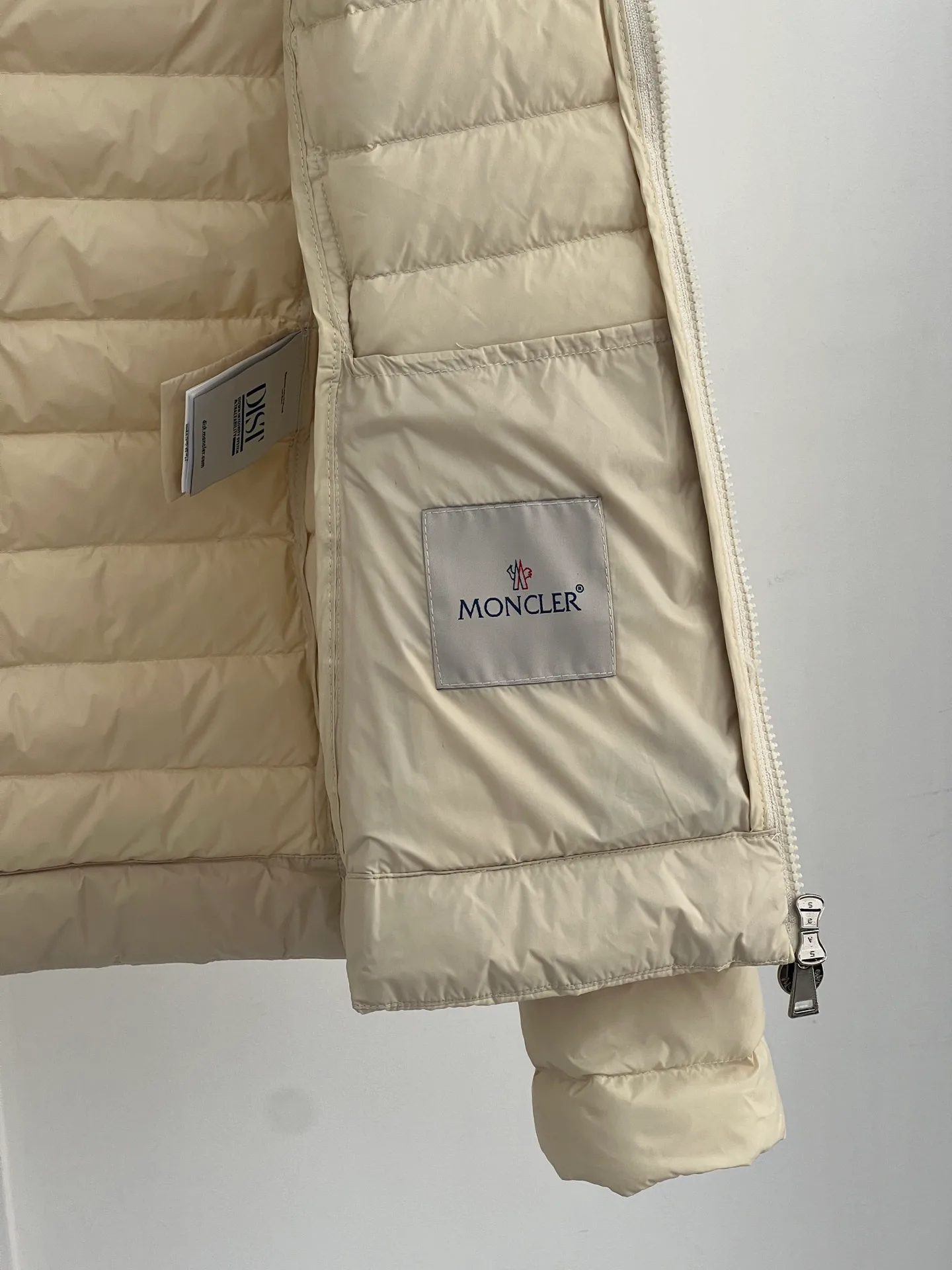 Women's Jackets And Down Jackets MONCLER 18416157