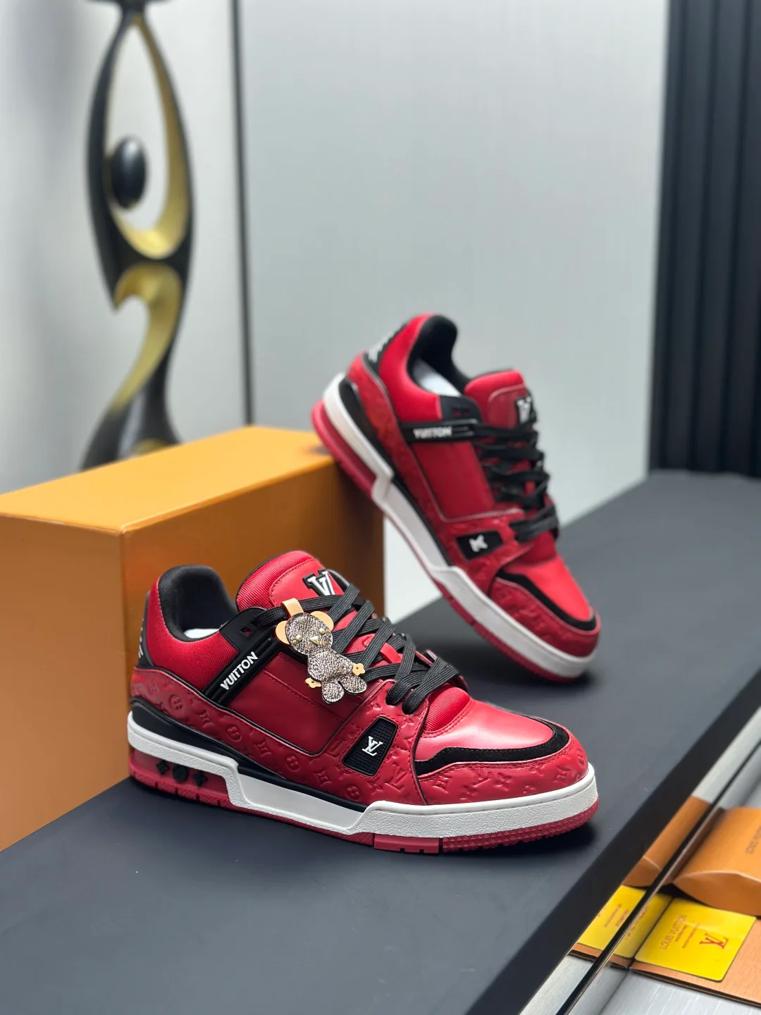 Women's Sneakers LOUIS VUITTON 18011576