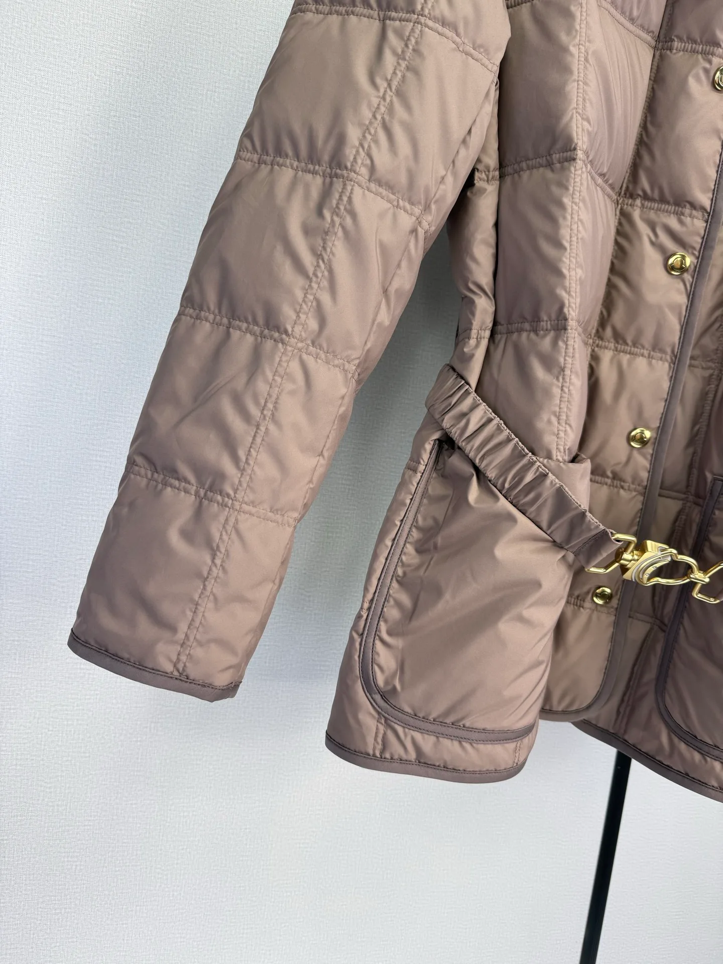 Women's Jackets And Down Jackets MONCLER 18022132
