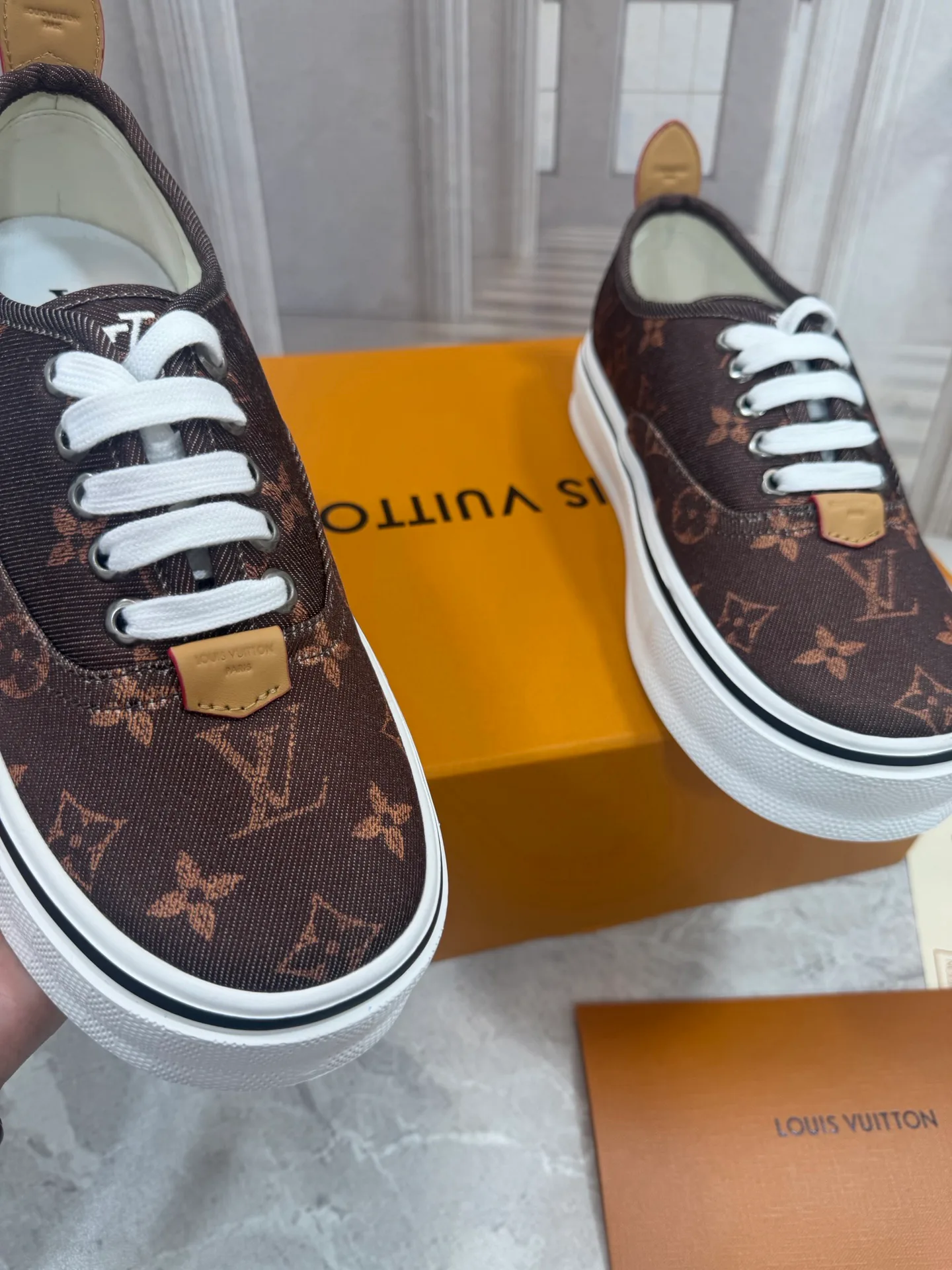Men's Sneakers LOUIS VUITTON 18190082