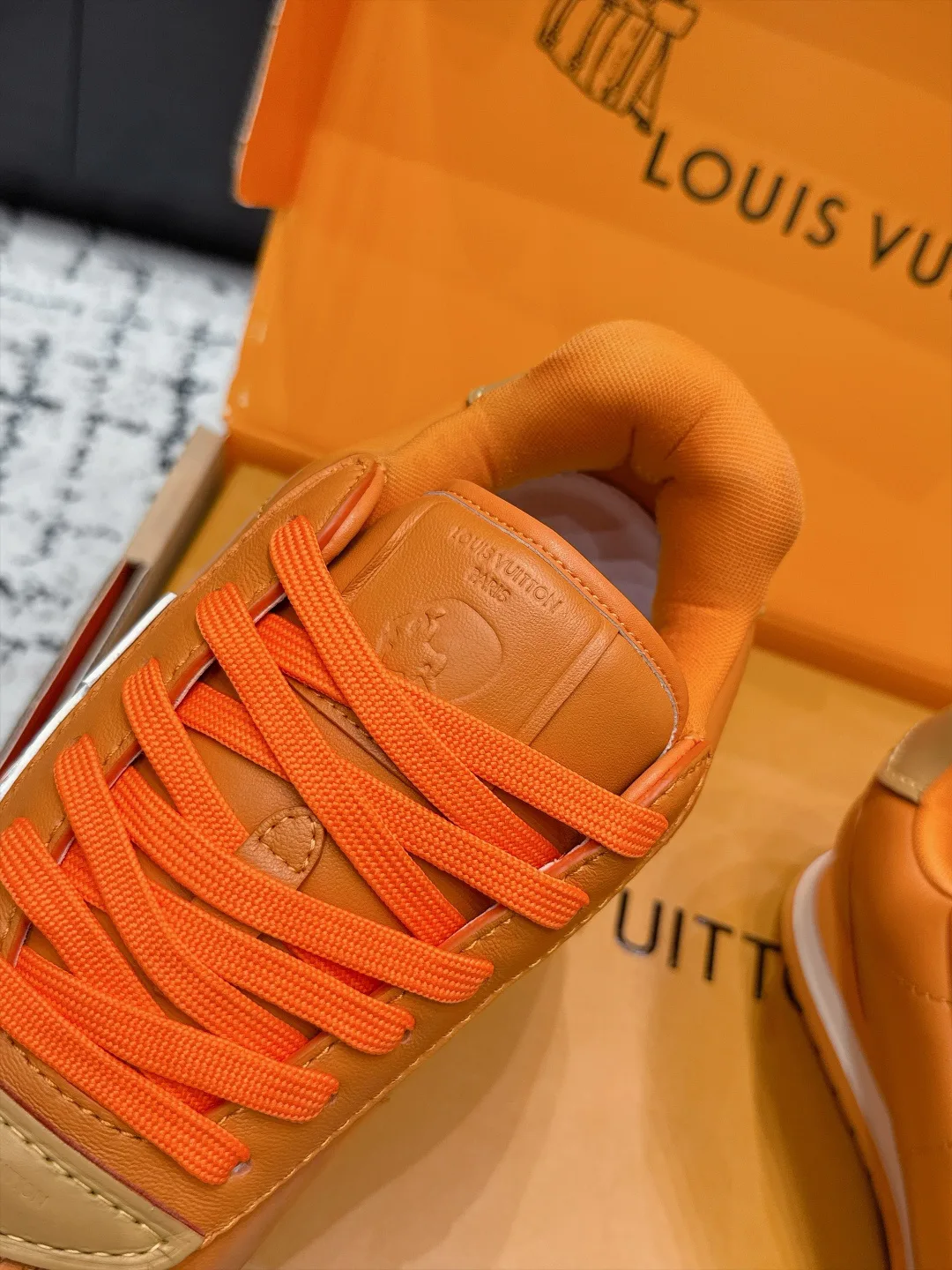 Women's Sneakers LOUIS VUITTON 18406481