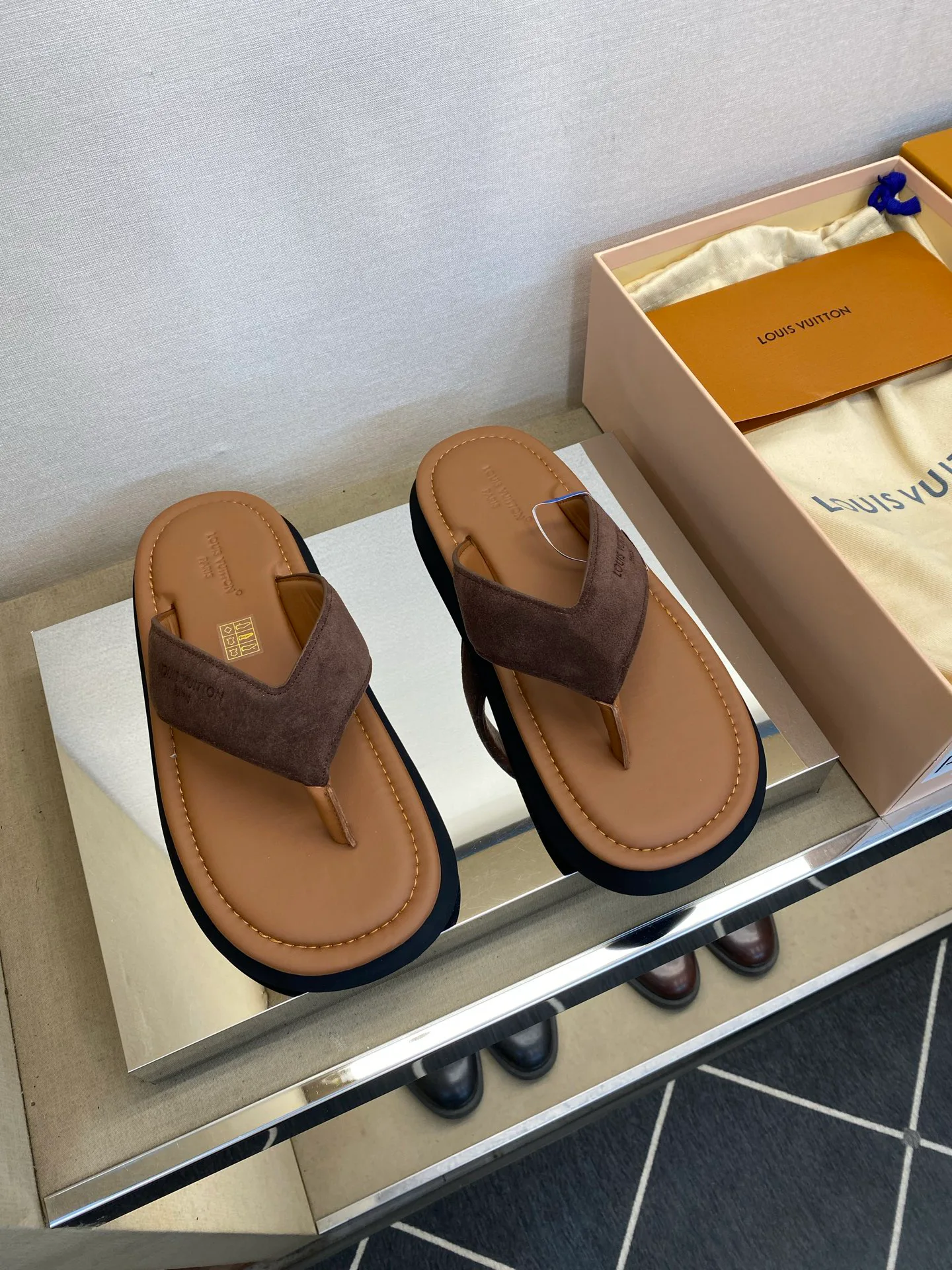 Men's Flip-Flops LOUIS VUITTON 17706367