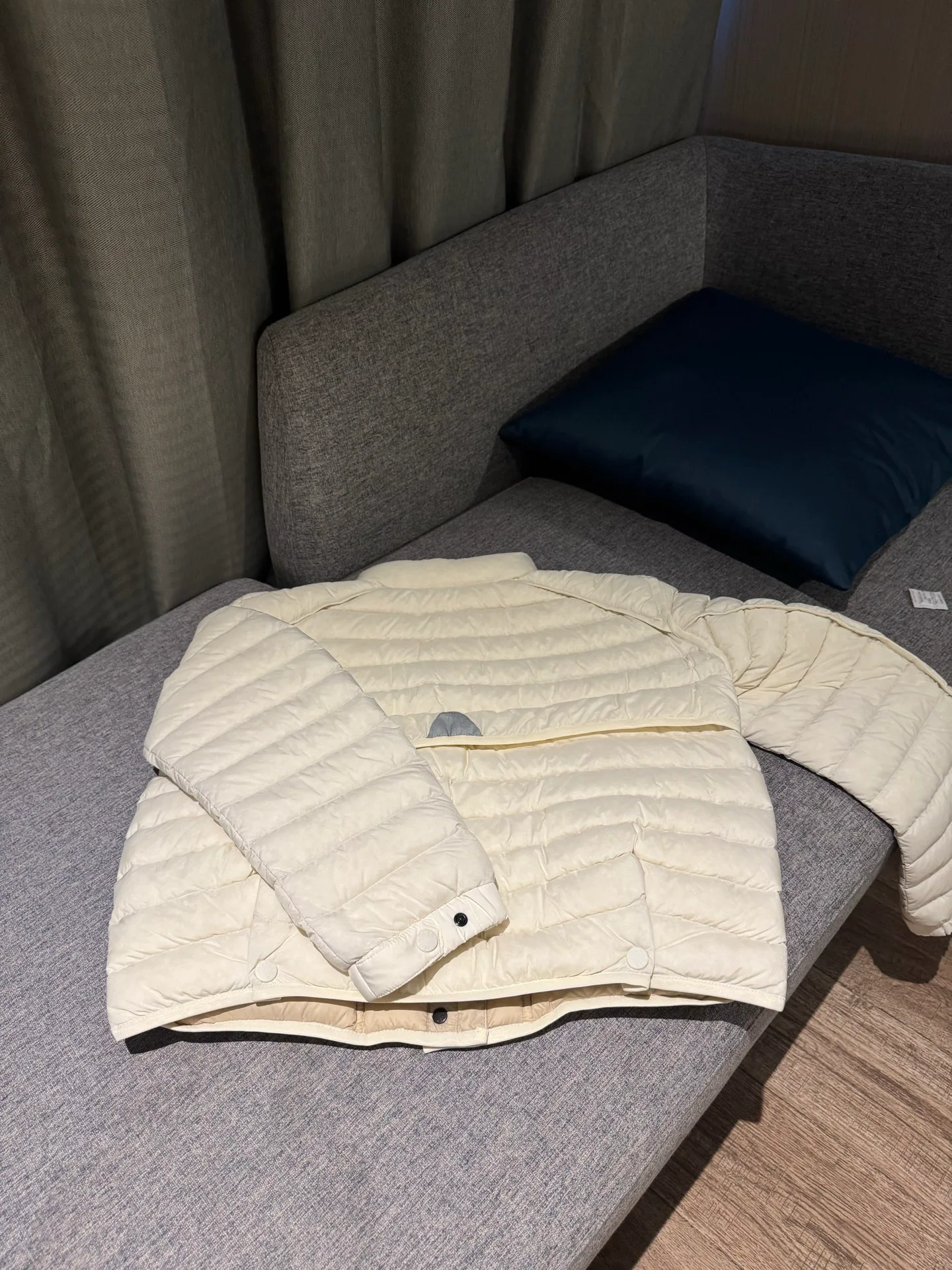 Women's Jackets And Down Jackets MONCLER 17806454