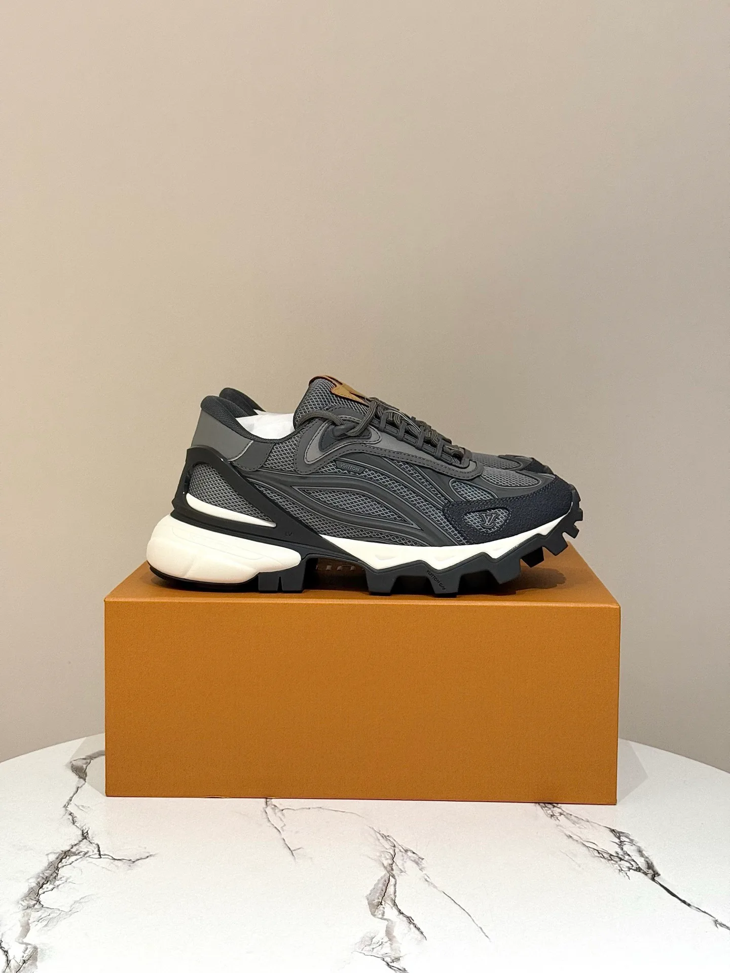 Women's Sneakers LOUIS VUITTON 17872797