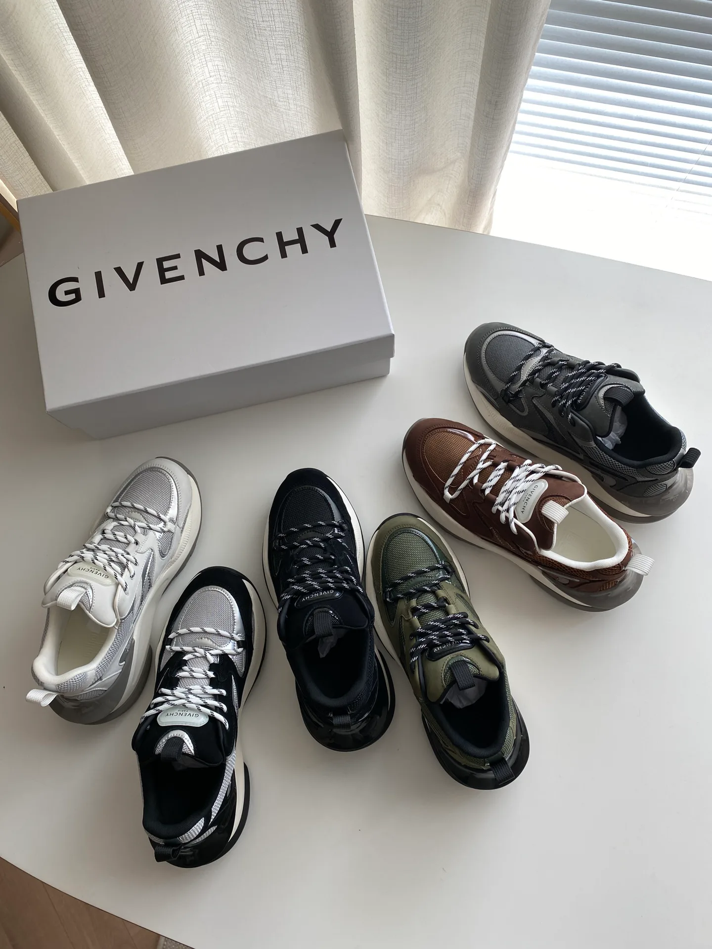 Men's Sneakers GIVENCHY 18417383