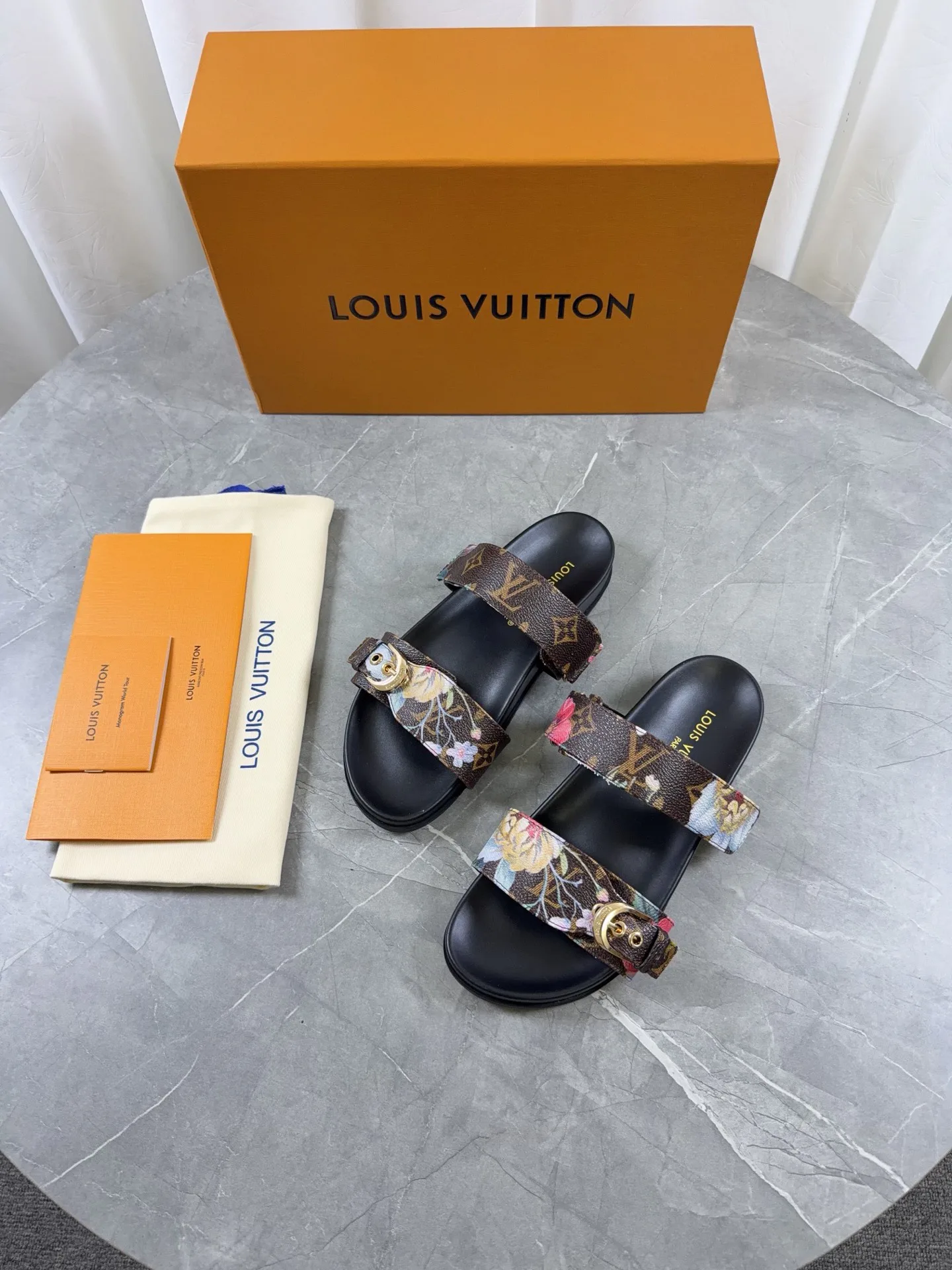 Women's Flip-Flops LOUIS VUITTON 17803870