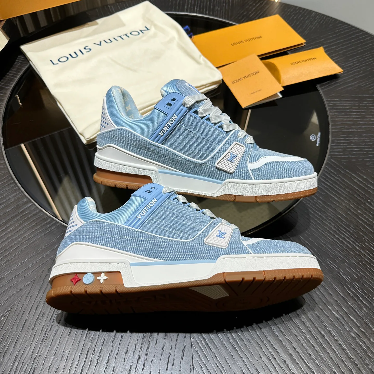 Women's Sneakers LOUIS VUITTON 18192404