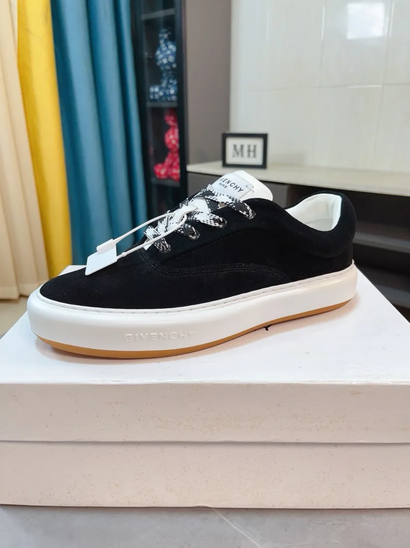 Women's Sneakers GIVENCHY 18417399