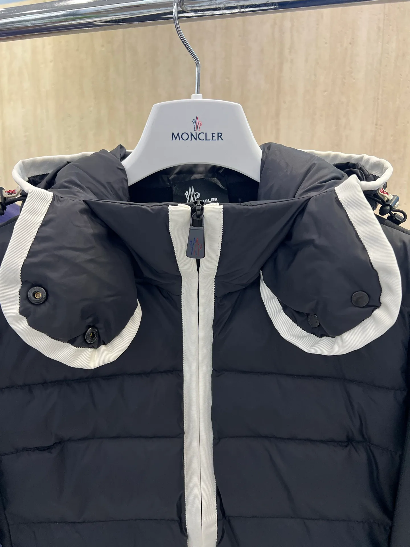 Men's Jackets And Down Jackets MONCLER 18434541