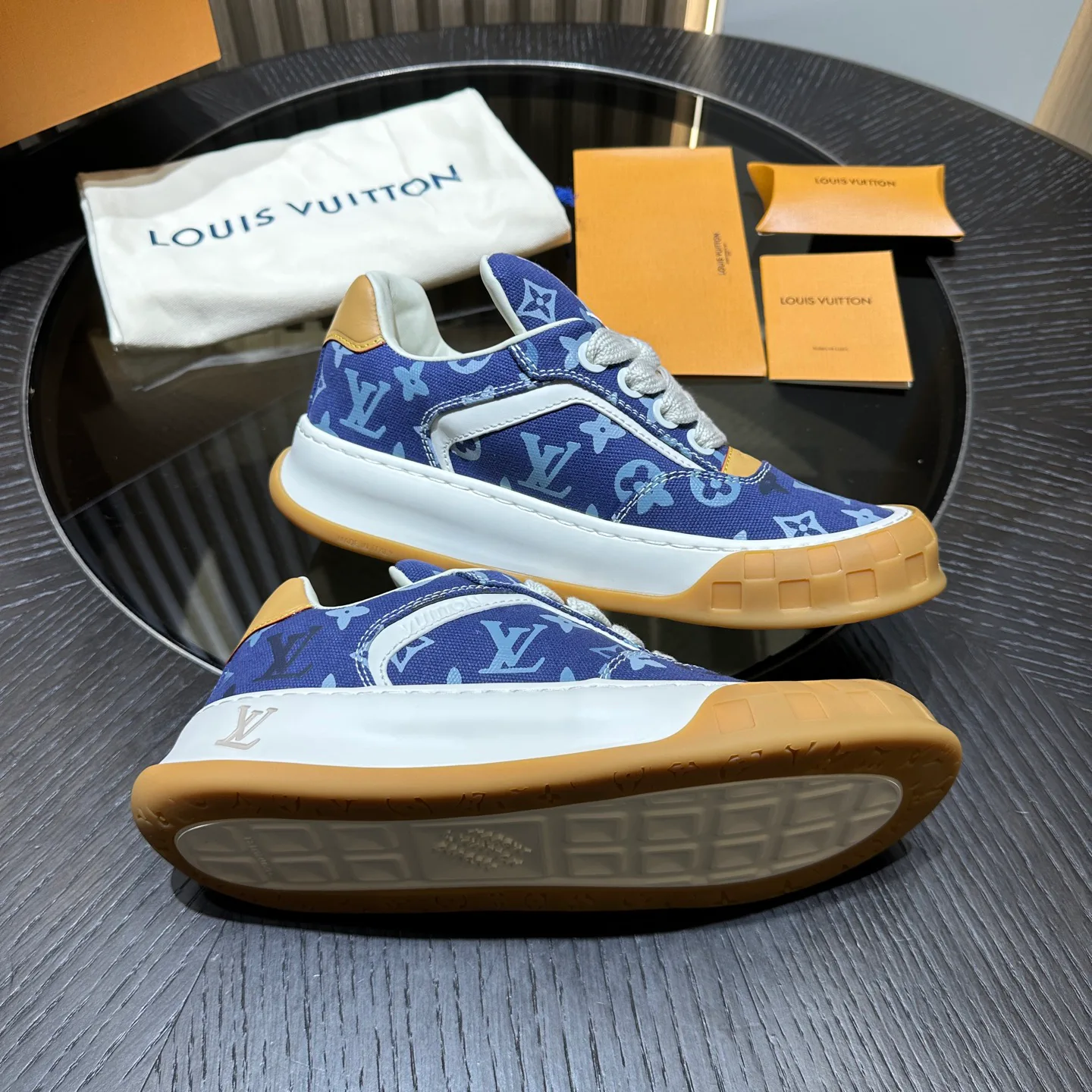Men's Sneakers LOUIS VUITTON 18191611