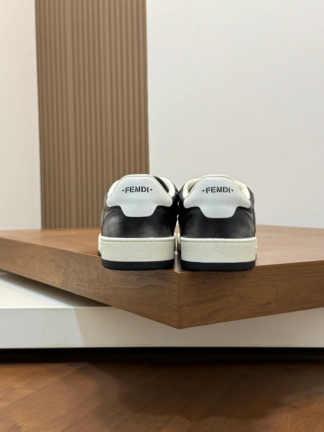 Women's Sneakers FENDI 18116600