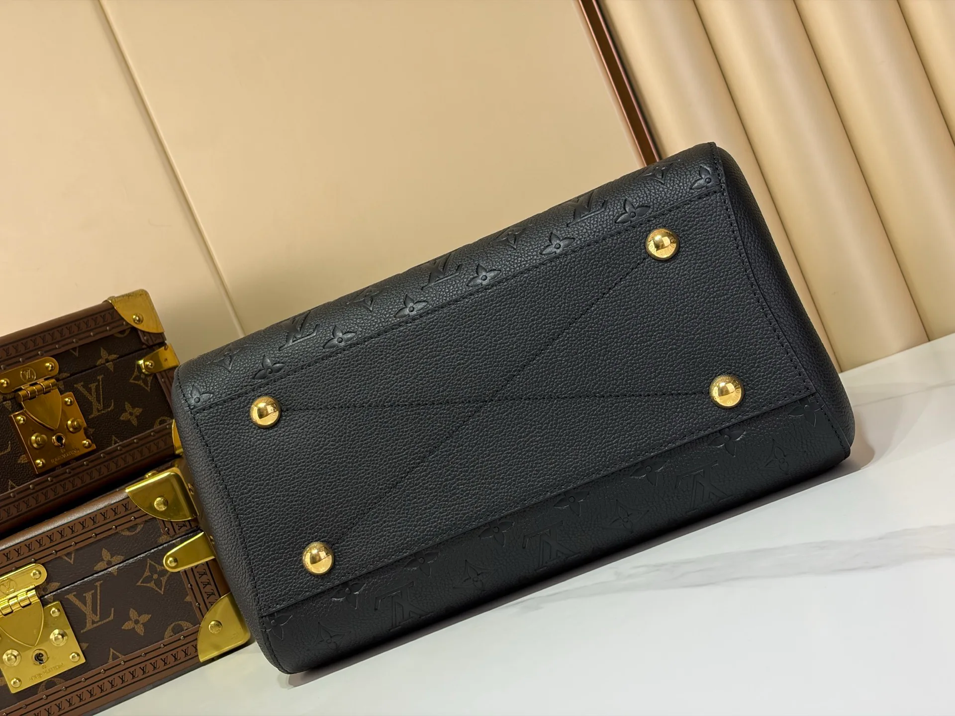 Women's Classic Handbags LOUIS VUITTON 18240333