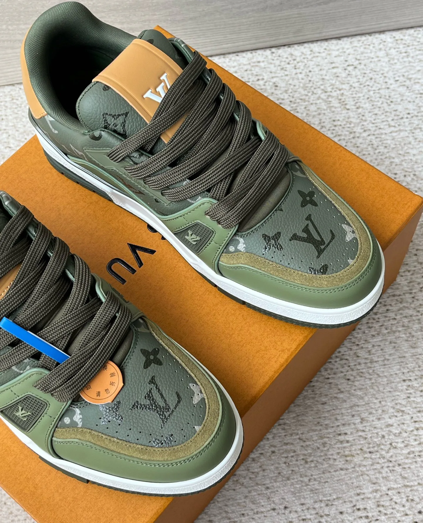 Men's Sneakers LOUIS VUITTON 17972121