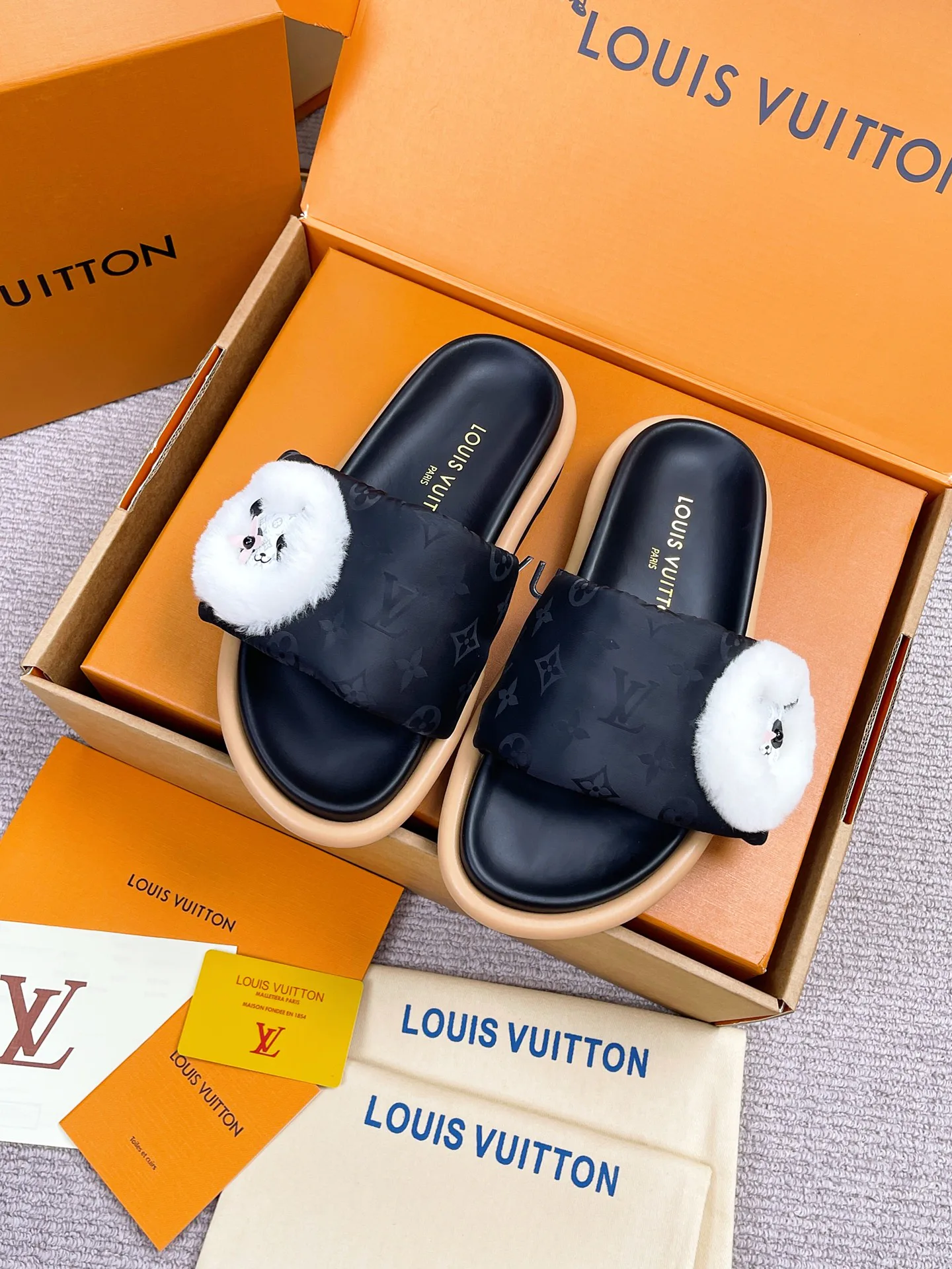 Women's Flip-Flops LOUIS VUITTON 18142869