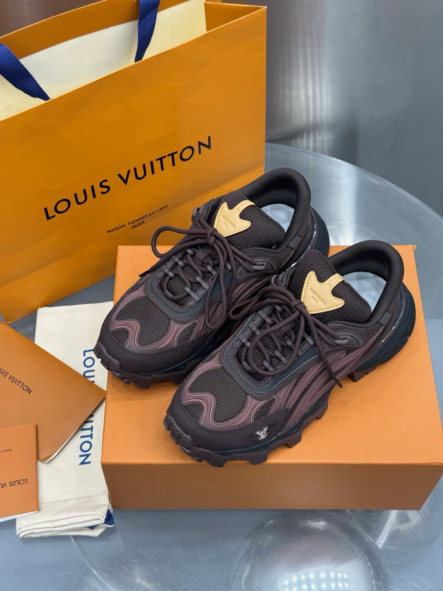 Men's Sneakers LOUIS VUITTON 18202617