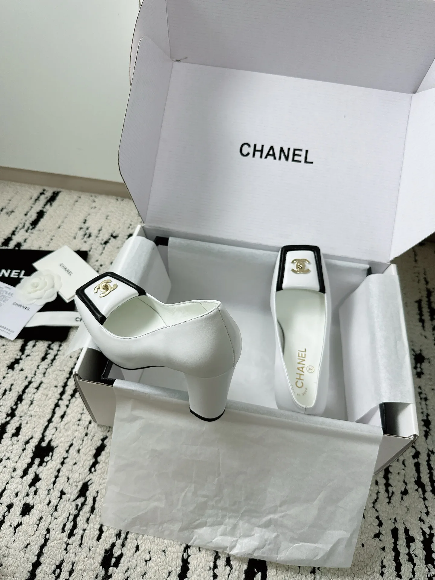 Women's Ballet Flats CHANEL 18070022