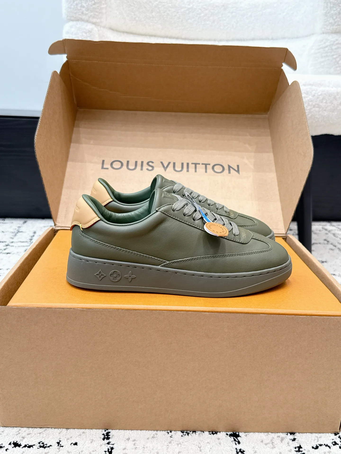Women's Sneakers LOUIS VUITTON 17615668