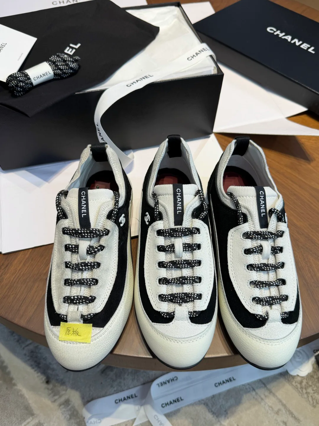 Women's Sneakers CHANEL 18066789