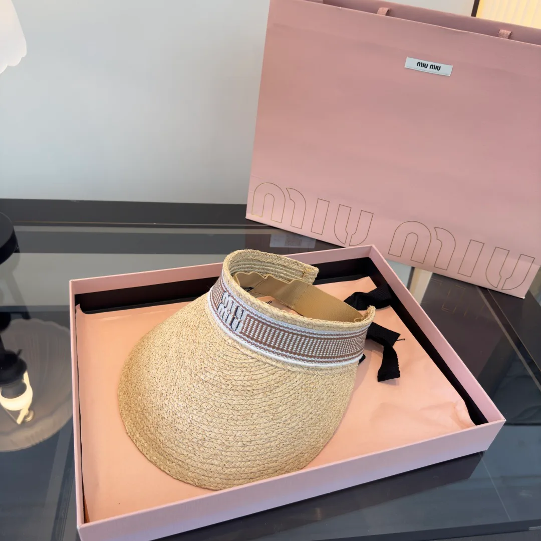 Hats MIU MIU 17562438