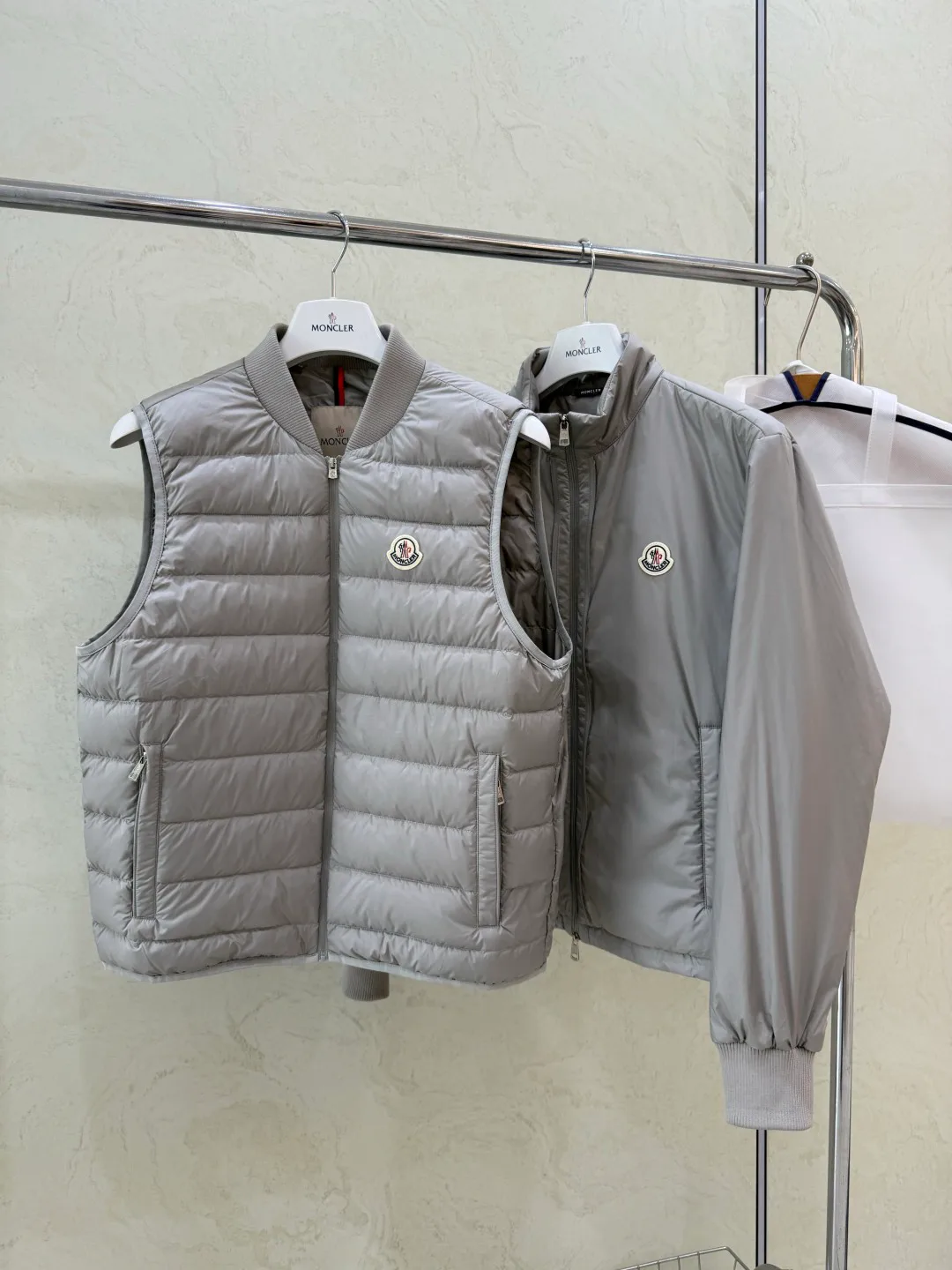 Men's Jackets And Down Jackets MONCLER 18507136