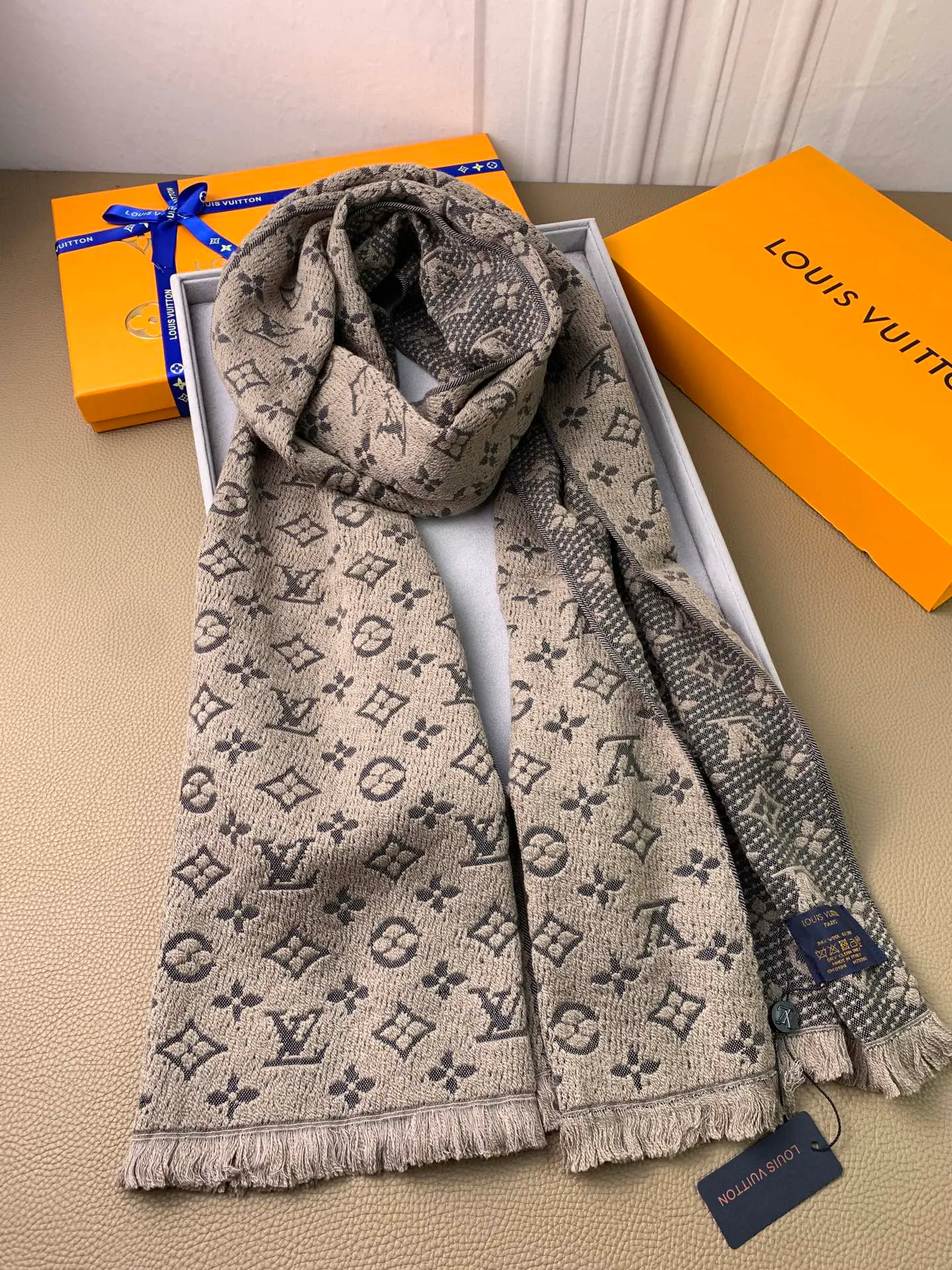 Scarves LOUIS VUITTON 18525766