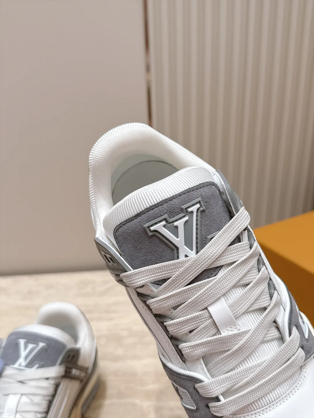 Women's Sneakers LOUIS VUITTON 17866559