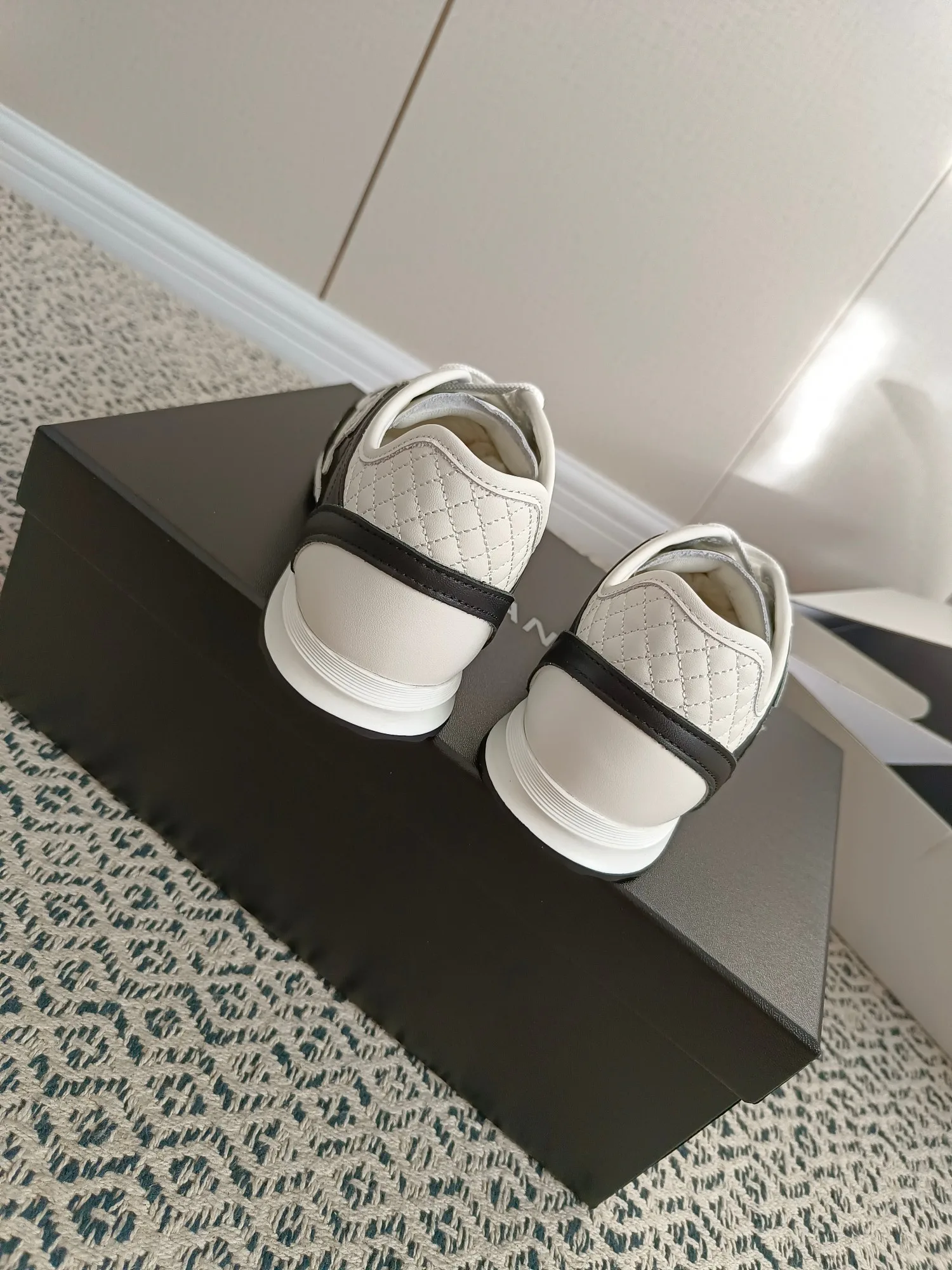 Women's Sneakers CHANEL 18274005