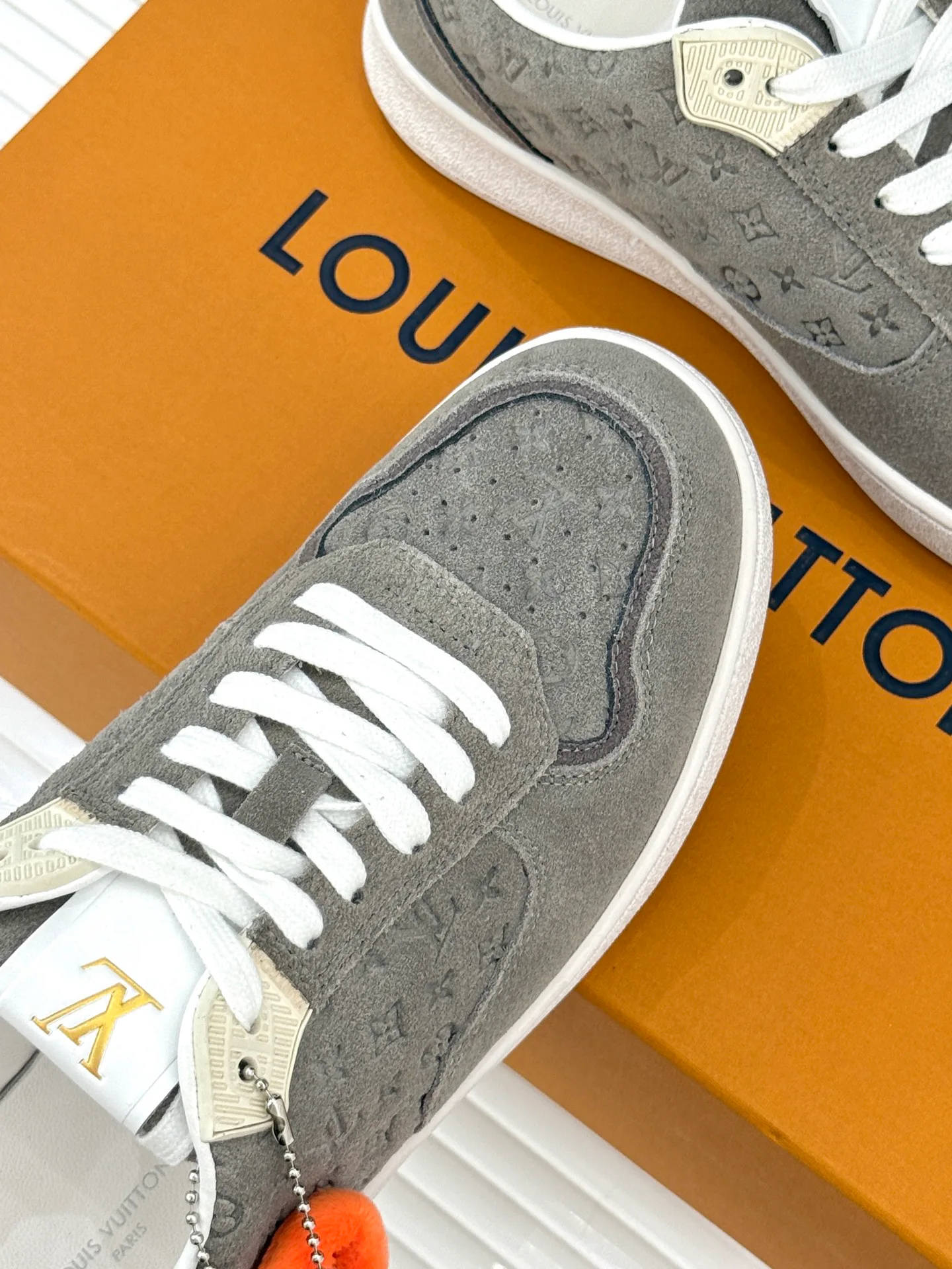 Women's Sneakers LOUIS VUITTON 18036324